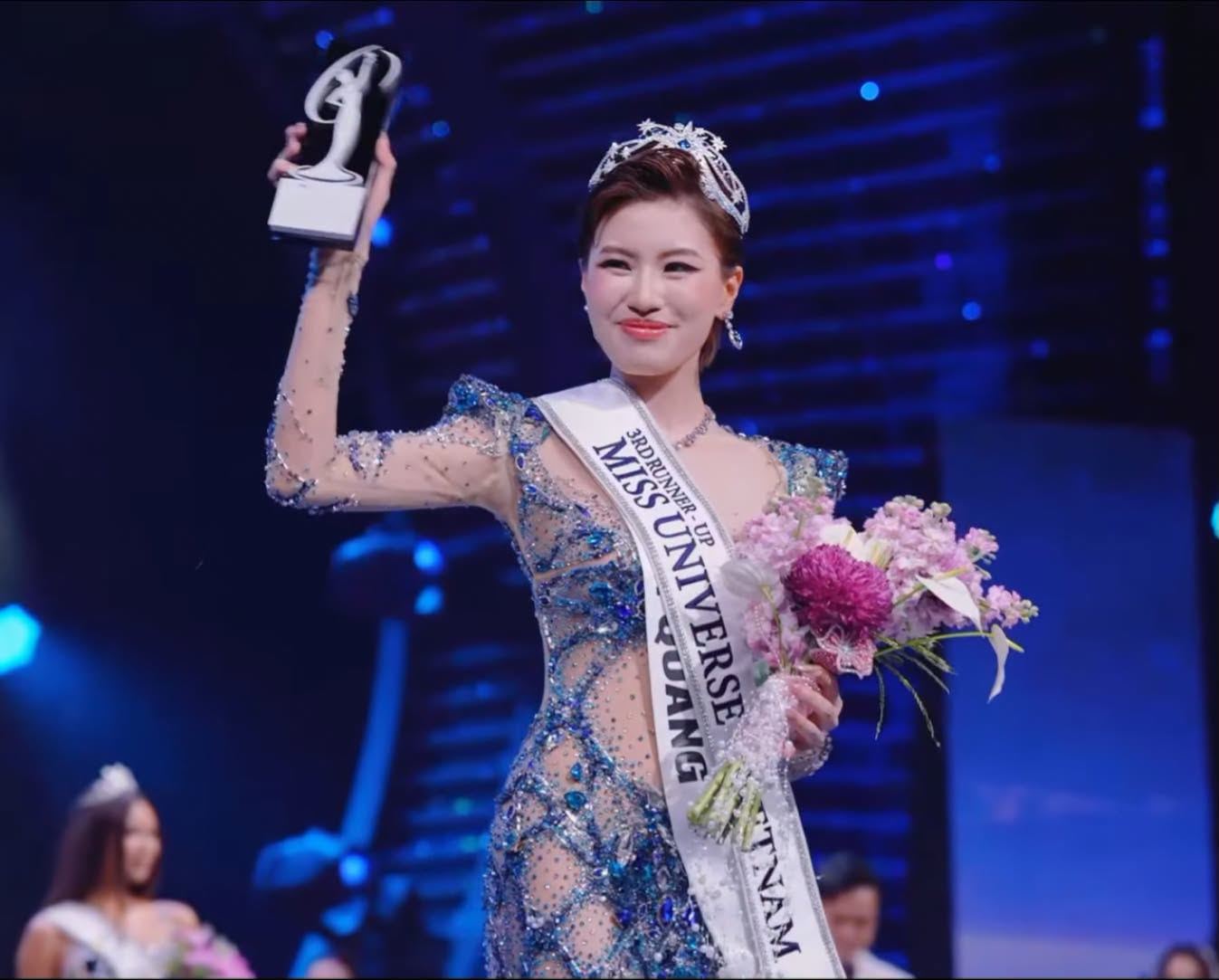 Ca sĩ Việt vừa l&ecirc;n ng&ocirc;i &Aacute; hậu Miss Universe: C&oacute; hit to&agrave;n cầu c&ograve;n đ&oacute;ng phim trăm tỷ, tiểu thuyết cũng kh&ocirc;ng d&aacute;m viết- Ảnh 1.