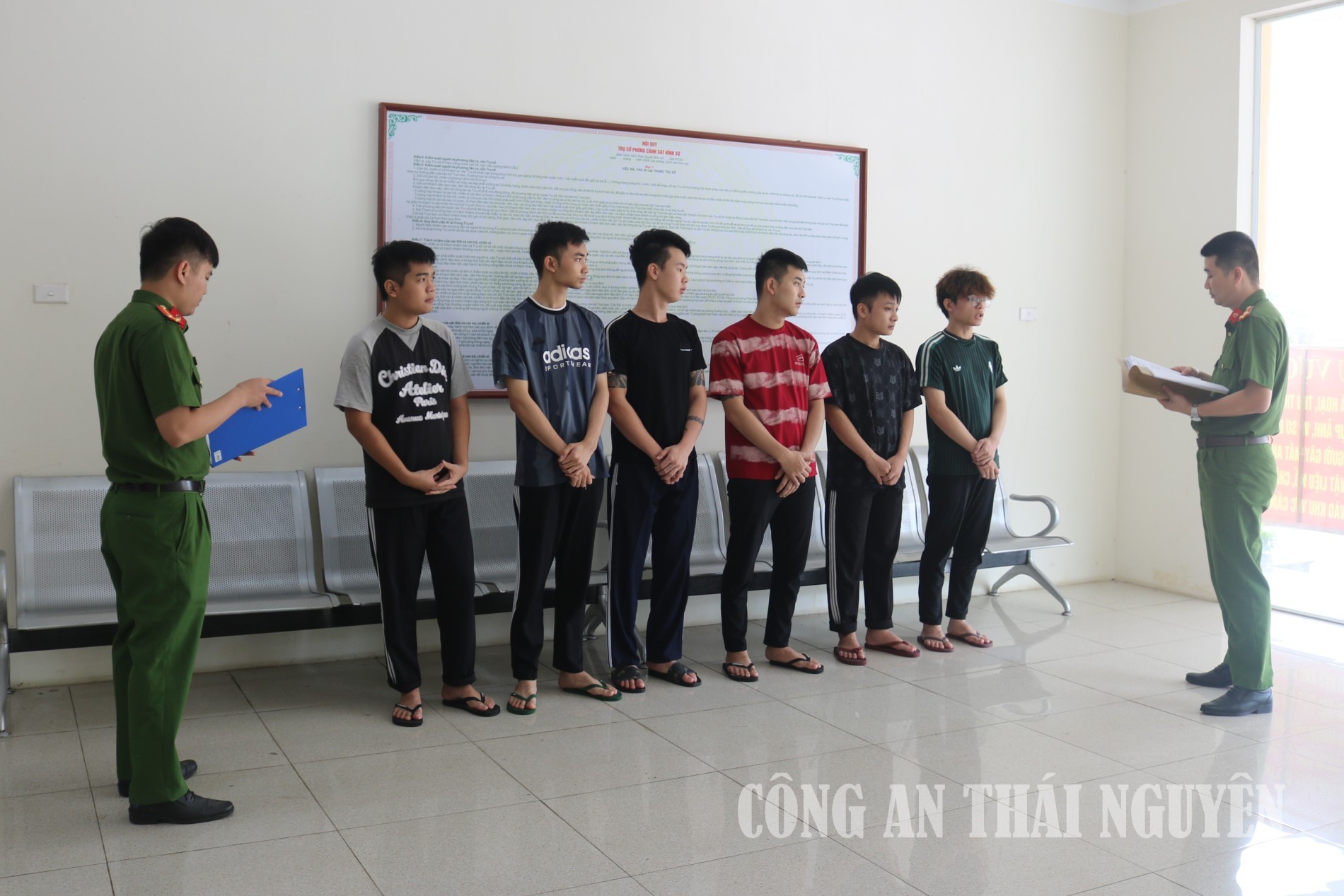 C&ocirc;ng an đang điều tra c&aacute;c giao dịch chuyển tiền, nhận tiền của 40 t&agrave;i khoản ng&acirc;n h&agrave;ng, d&ograve;ng tiền 1.000 tỷ đồng - Ảnh 1.