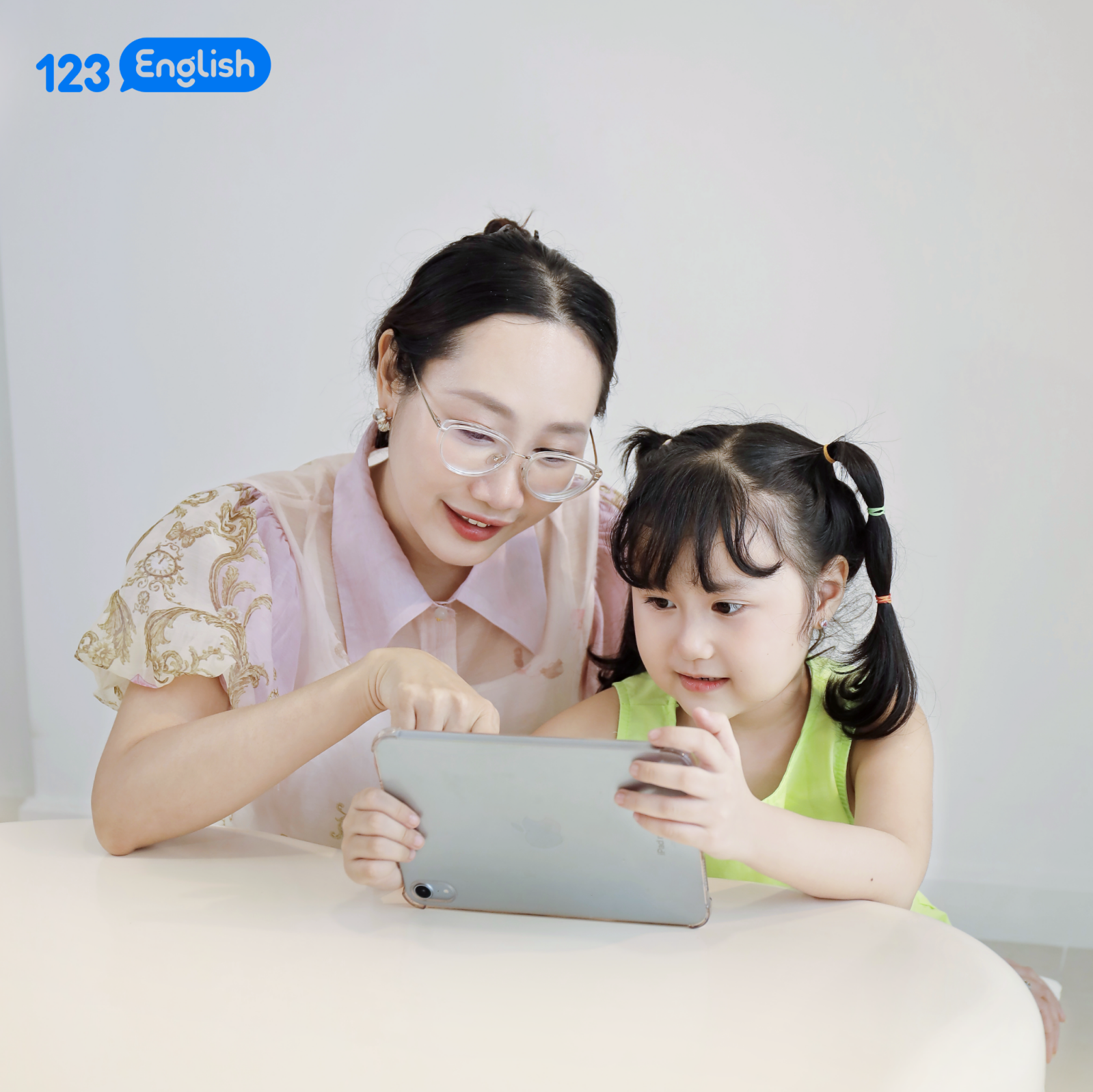 &rlm;123English v&agrave; h&agrave;nh tr&igrave;nh đồng h&agrave;nh c&ugrave;ng hơn 10.000 gia đ&igrave;nh Việt trong việc học tiếng Anh&rlm; - Ảnh 1.
