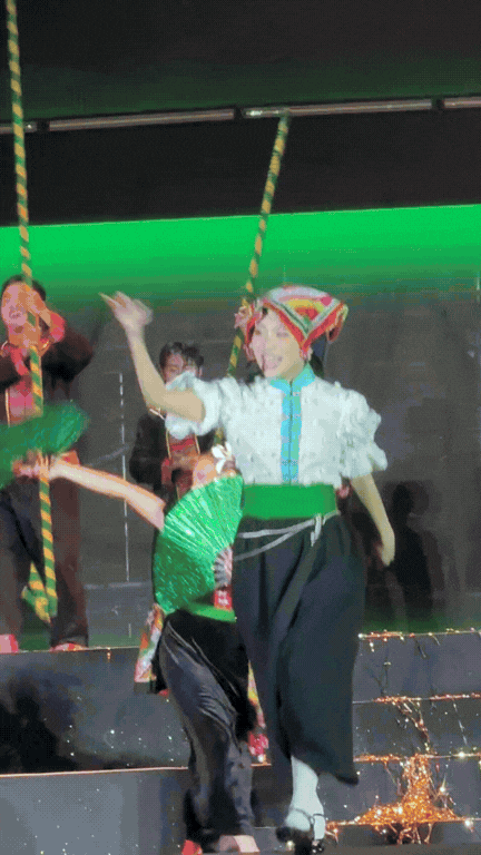 Phương Mỹ Chi đội chiếc khăn pi&ecirc;u, thẳng thắn n&oacute;i về tranh c&atilde;i &ldquo;l&agrave;m buồn l&ograve;ng kh&aacute;n giả&rdquo;- Ảnh 2.