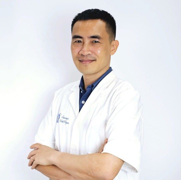 Phơi nắng giữa trưa để chữa bệnh, "trừ h&agrave;n": B&aacute;c sĩ cảnh b&aacute;o sai lầm c&oacute; thể khiến người bệnh trả gi&aacute; đắt - Ảnh 2.