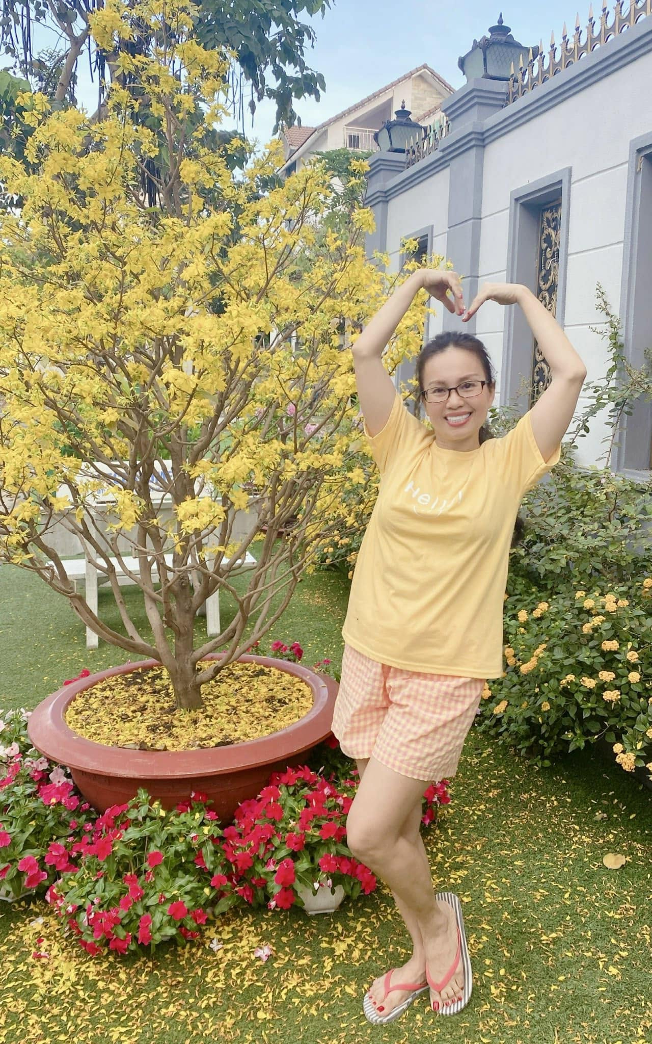 Việt Nam c&oacute; 1 gia đ&igrave;nh to&agrave;n ca sĩ nổi tiếng: 3 chị em người sở hữu biệt thự 20 tỷ, người cưới tỷ ph&uacute; sống trong penthouse xa hoa- Ảnh 3.