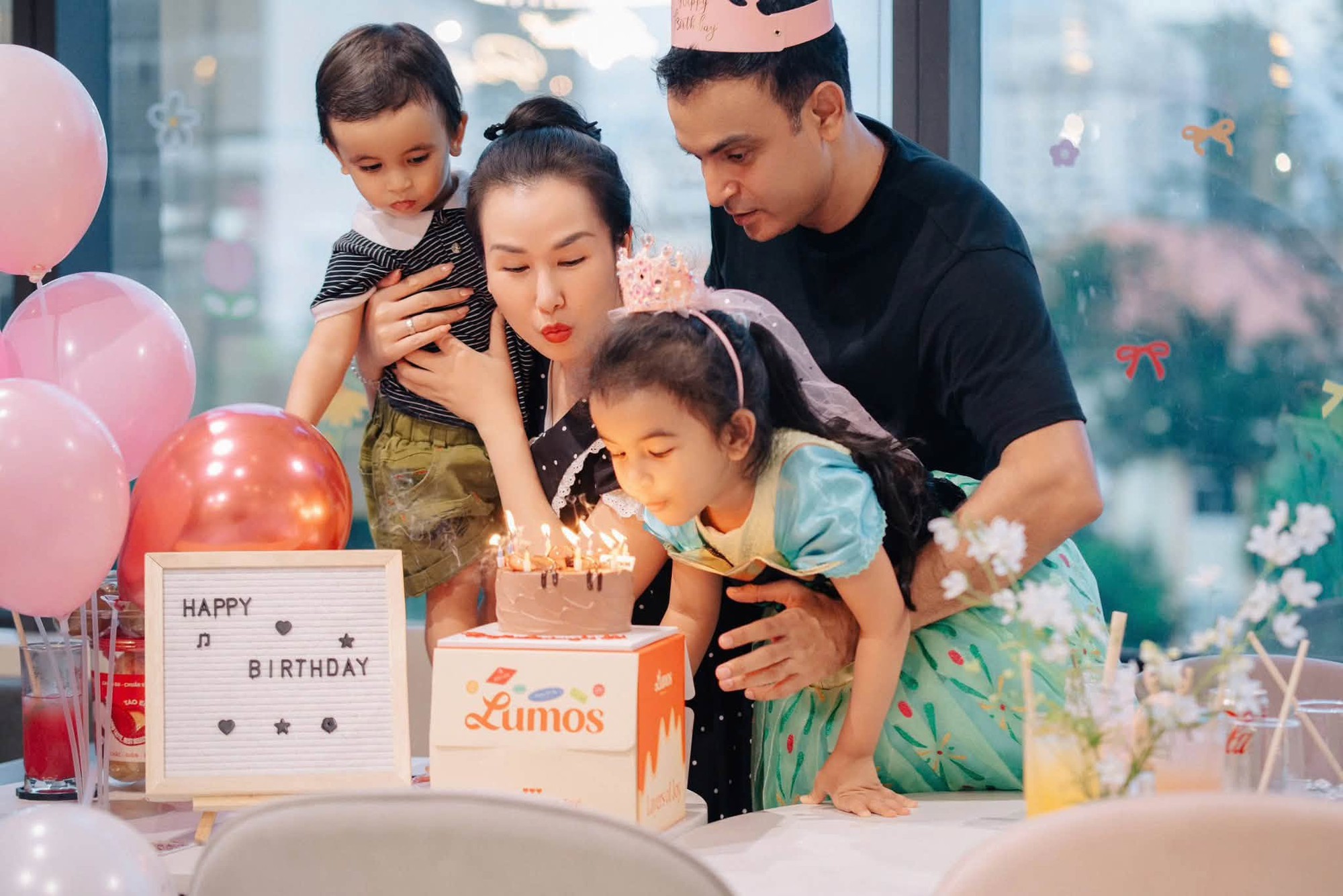 Con g&aacute;i V&otilde; Hạ Tr&acirc;m "giao diện Ấn Độ nhưng hệ điều h&agrave;nh miền T&acirc;y", thừa hưởng giọng h&aacute;t cao v&uacute;t của mẹ- Ảnh 8.