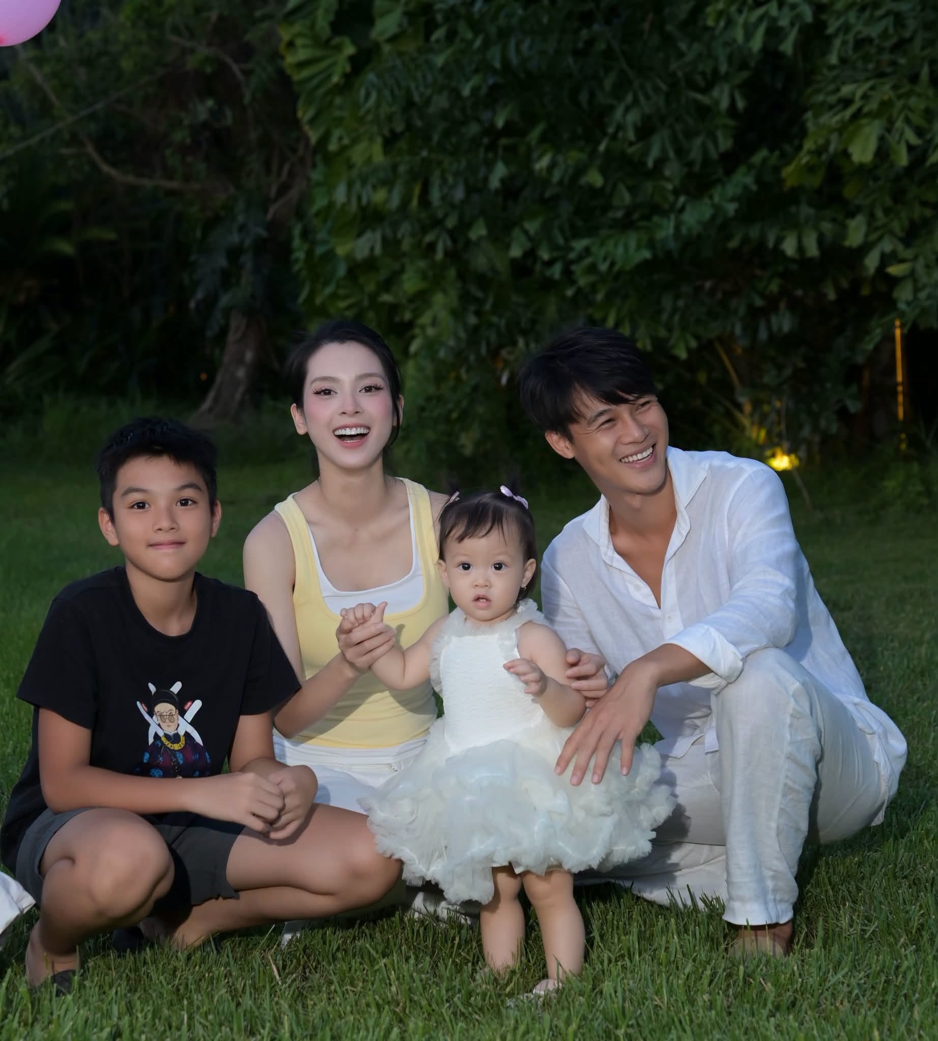 Mẹ đơn th&acirc;n Ph&uacute; Thọ lấy chồng thiếu gia: Sống trong resort ngh&igrave;n tỷ nhưng kh&ocirc;ng khoe đồng hồ, xe sang m&agrave; lại say sưa review ph&acirc;n b&oacute;n- Ảnh 12.