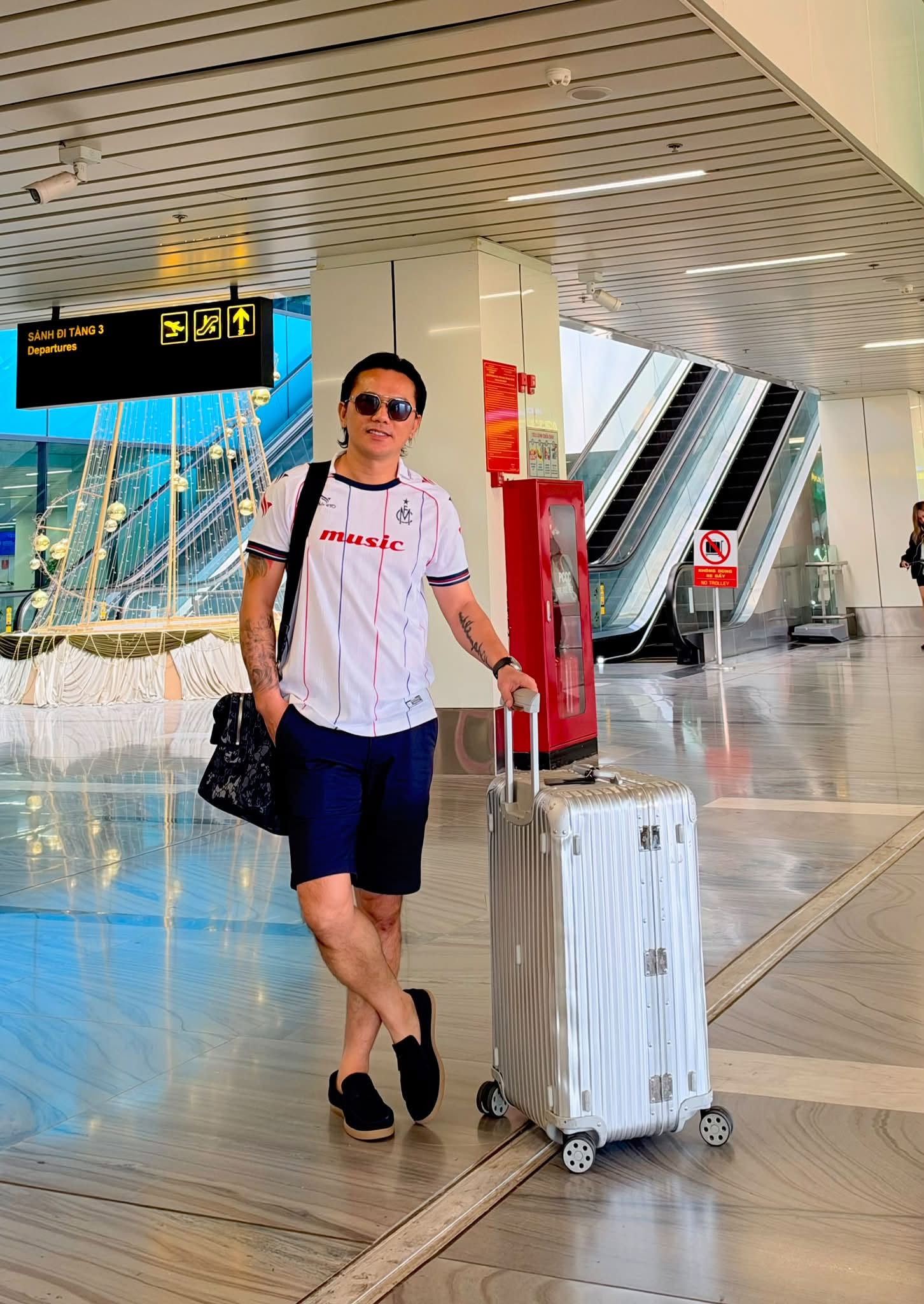 Ca sĩ Vbiz có 3 đời vợ: Làm bố lúc 20 tuổi, từng kết hôn với cựu vận động viên nổi tiếng- Ảnh 5.