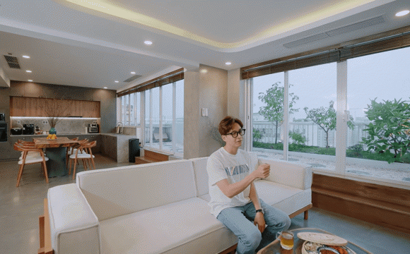 Nam ca sĩ b&aacute;n c&agrave; ph&ecirc; tr&ecirc;n đường Cao Thắng, sống trong penthouse 20 tỷ- Ảnh 4.