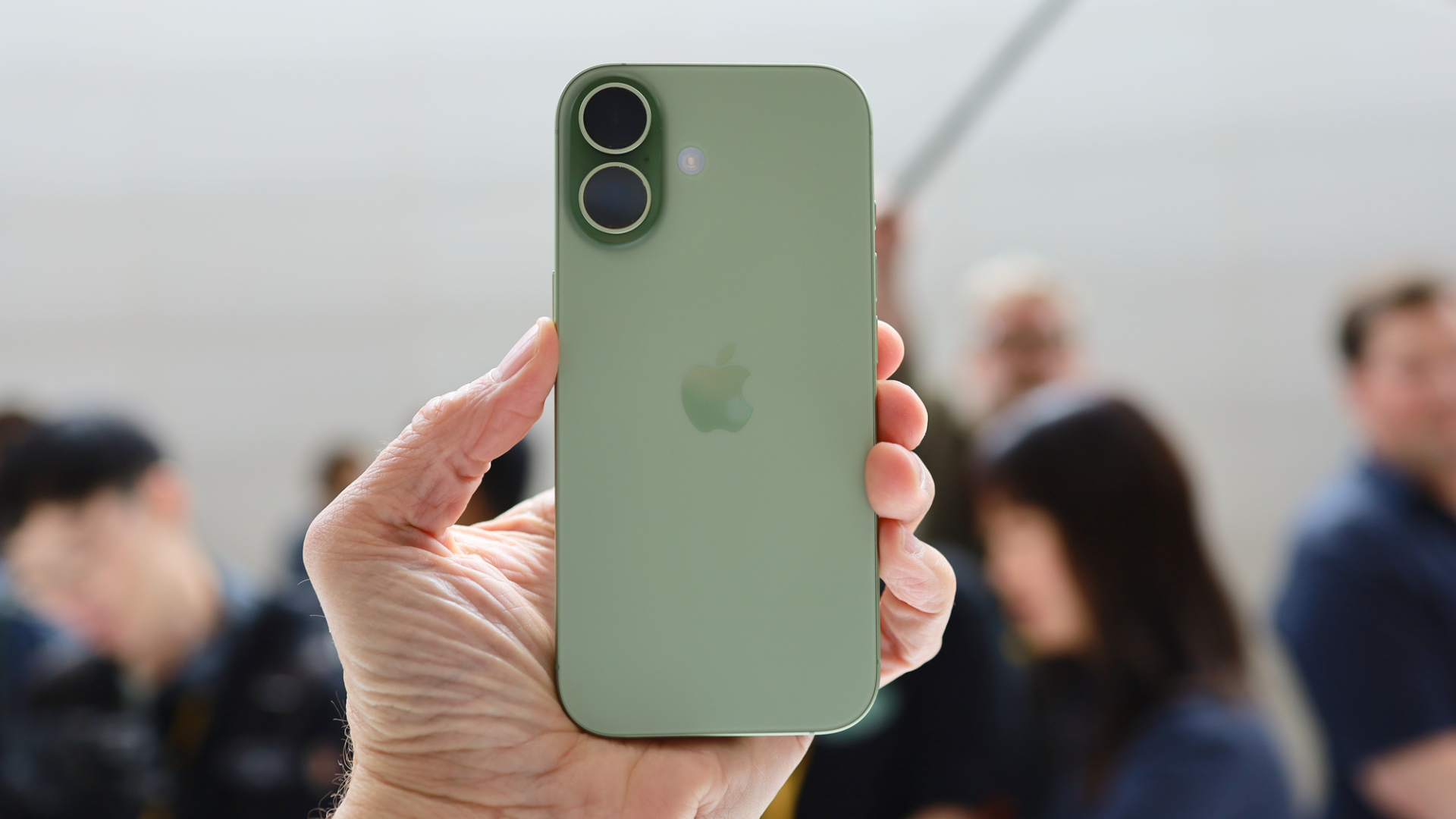 iPhone 18 Pro l&ecirc;n kệ, iPhone 17 Pro Max giảm tới 3 triệu đồng- Ảnh 3.