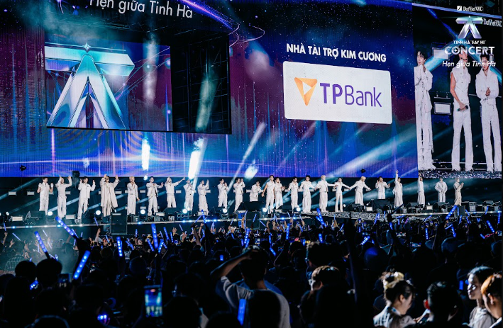 Kim chủ TPBank chịu chi: Đưa khách hàng đến Las Vegas gặp gỡ dàn Anh Trai và Em Xinh - Ảnh 2.