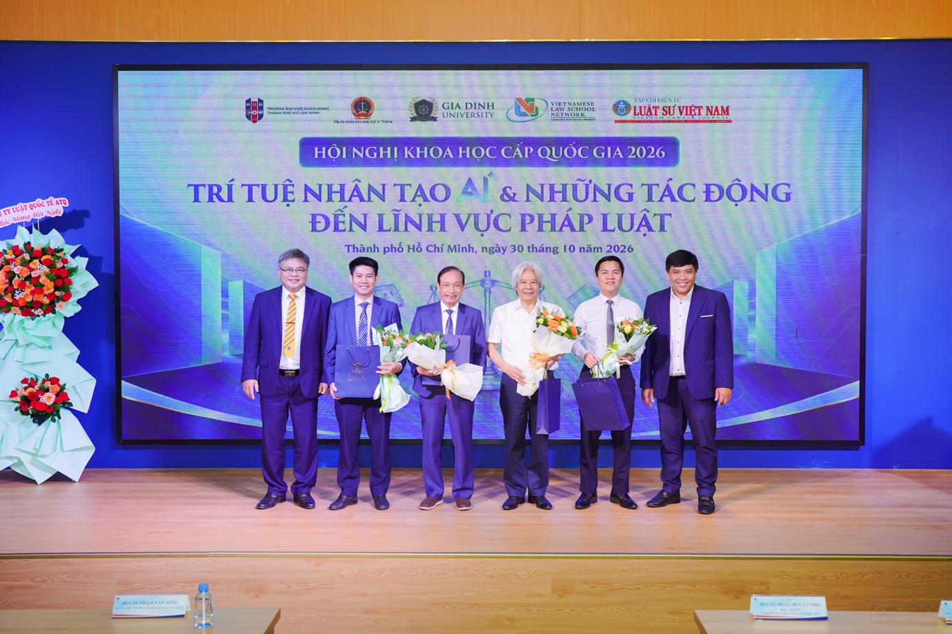Ứng dụng AI: Ranh giới giữa đổi mới v&agrave; kiểm so&aacute;t rủi ro - Ảnh 5.