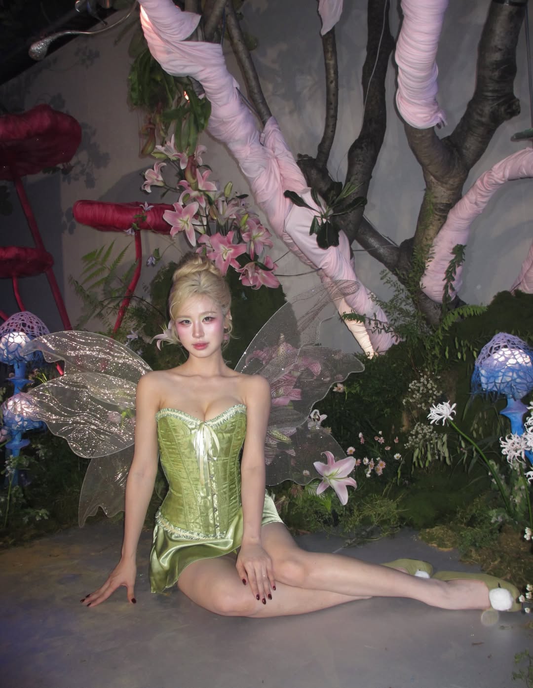 B&iacute; lời khen trước m&agrave;n cosplay "ti&ecirc;n xanh" của hot girl tạp h&oacute;a- Ảnh 1.