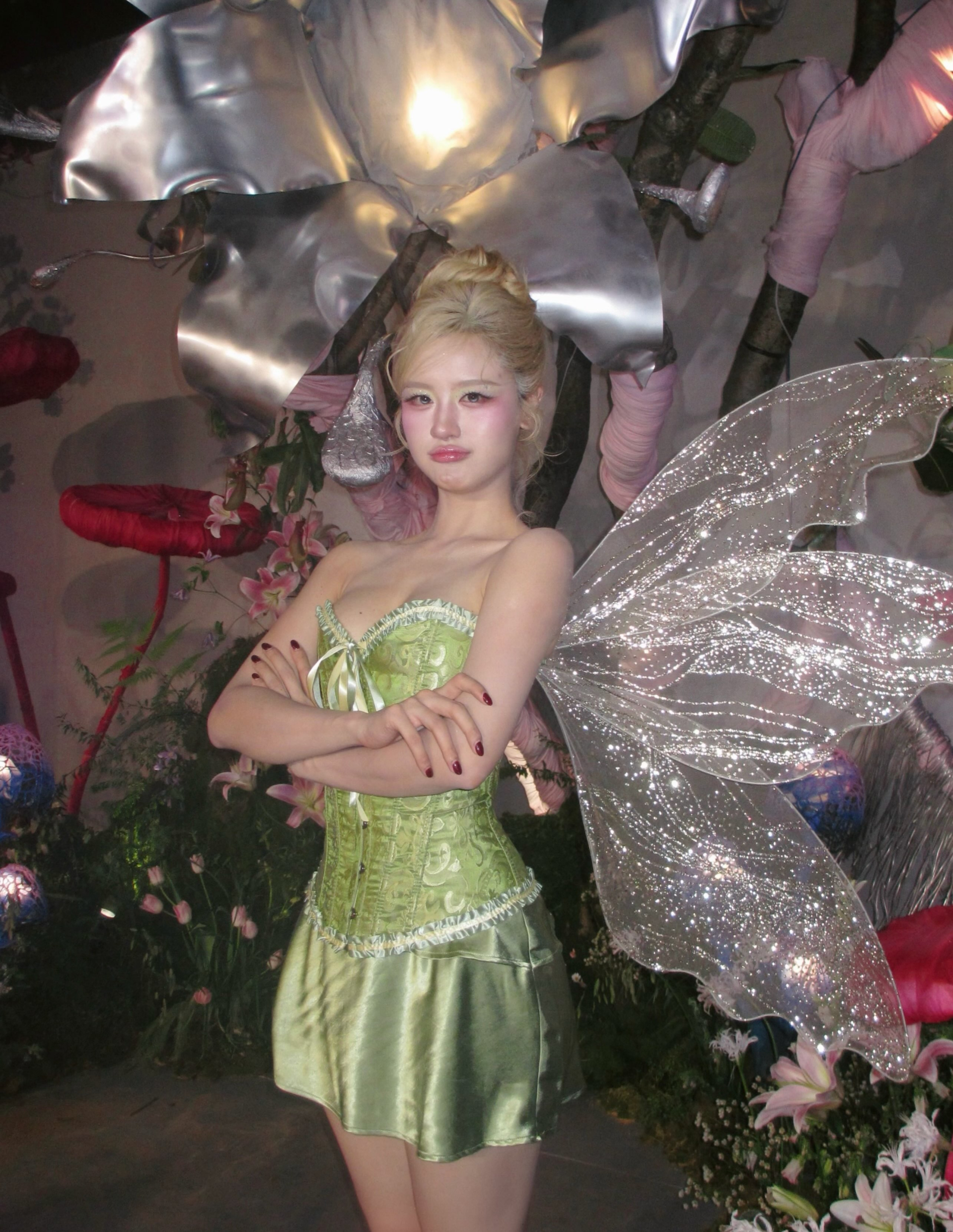B&iacute; lời khen trước m&agrave;n cosplay "ti&ecirc;n xanh" của hot girl tạp h&oacute;a- Ảnh 2.