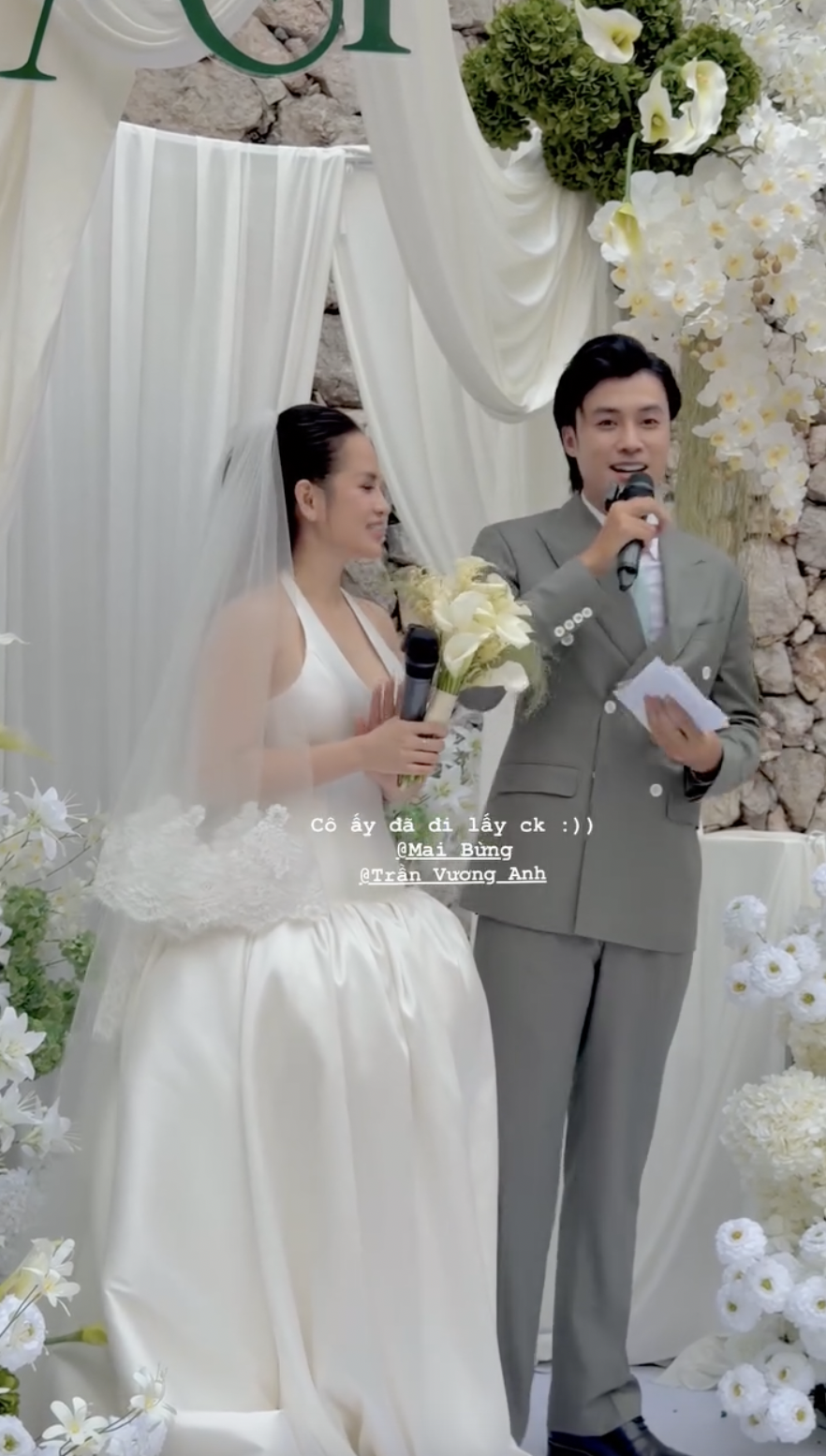 Đám cưới kín đáo của Vương Anh Ole và vợ hơn 5 tuổi- Ảnh 1.