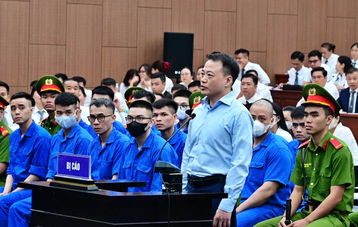 Shark B&igrave;nh tại t&ograve;a: "X&aacute;c định d&aacute;m l&agrave;m d&aacute;m chịu, đi t&ugrave; rồi th&igrave; tươi l&ecirc;n th&ocirc;i"- Ảnh 1.