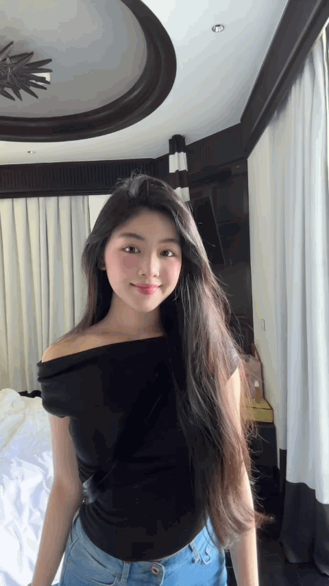 Con g&aacute;i MC Quyền Linh mặc đơn giản vẫn xinh, cứ diện quần jeans l&agrave; đẹp b&ugrave;ng nổ- Ảnh 9.