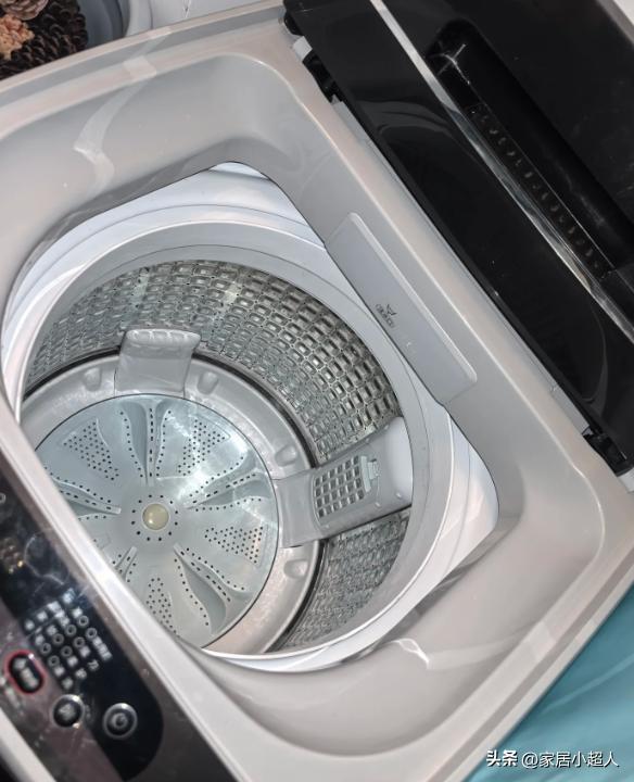D&ugrave;ng m&aacute;y giặt cửa trước suốt 5 năm, t&ocirc;i bất ngờ đổi sang cửa tr&ecirc;n: Tr&ocirc;ng hơi &ldquo;lỗi thời&rdquo; nhưng c&agrave;ng d&ugrave;ng c&agrave;ng thấy tiện- Ảnh 2.