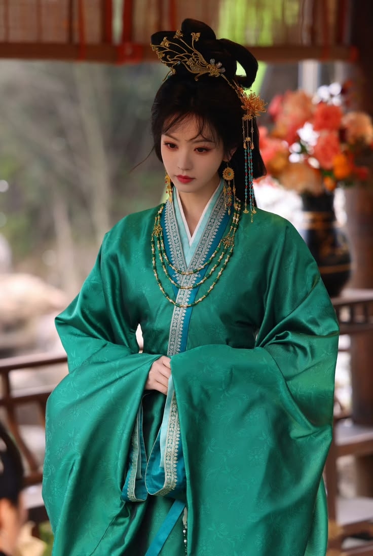Phim Trung Quốc vừa lập kỷ lục nhanh nhất lịch sử cực chấn động: Nữ ch&iacute;nh trời sinh đ&oacute;ng cổ trang, si&ecirc;u viral tr&ecirc;n MXH- Ảnh 1.