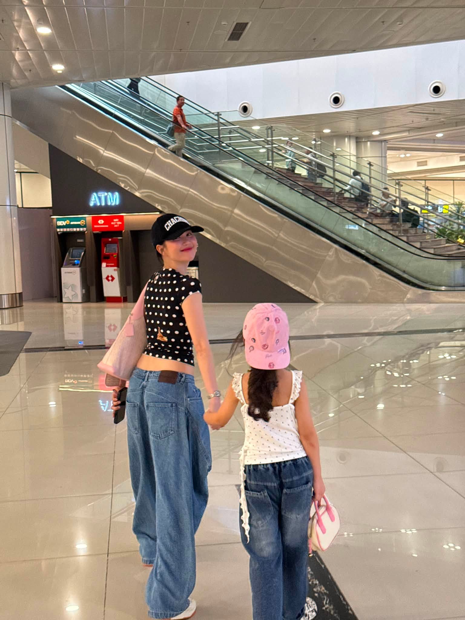 C&ocirc; con g&aacute;i 7 tuổi của Ngọc Trinh- Ảnh 5.