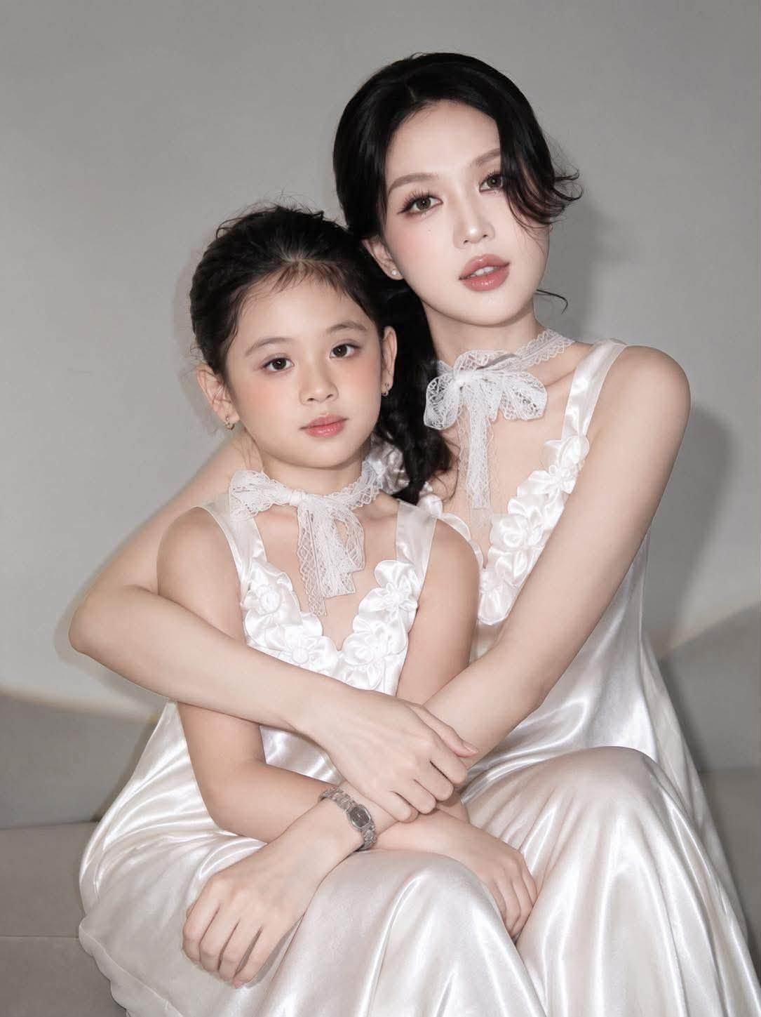 C&ocirc; con g&aacute;i 7 tuổi của Ngọc Trinh- Ảnh 2.