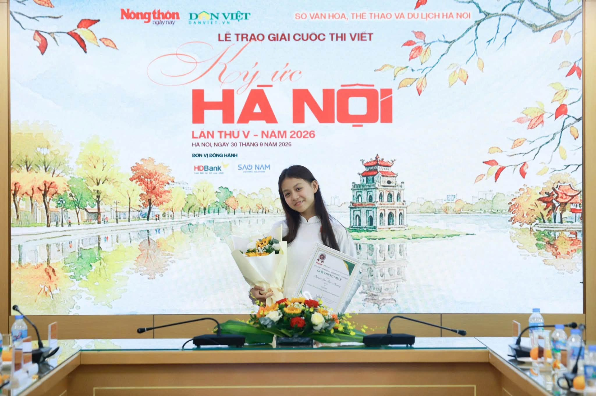 Vbiz c&oacute; c&ocirc; n&agrave;ng 6 tuổi l&agrave;m MC Thời sự, 13 tuổi được Sở Văn h&oacute;a khen thưởng, nhan sắc đố ai ch&ecirc; nổi- Ảnh 8.