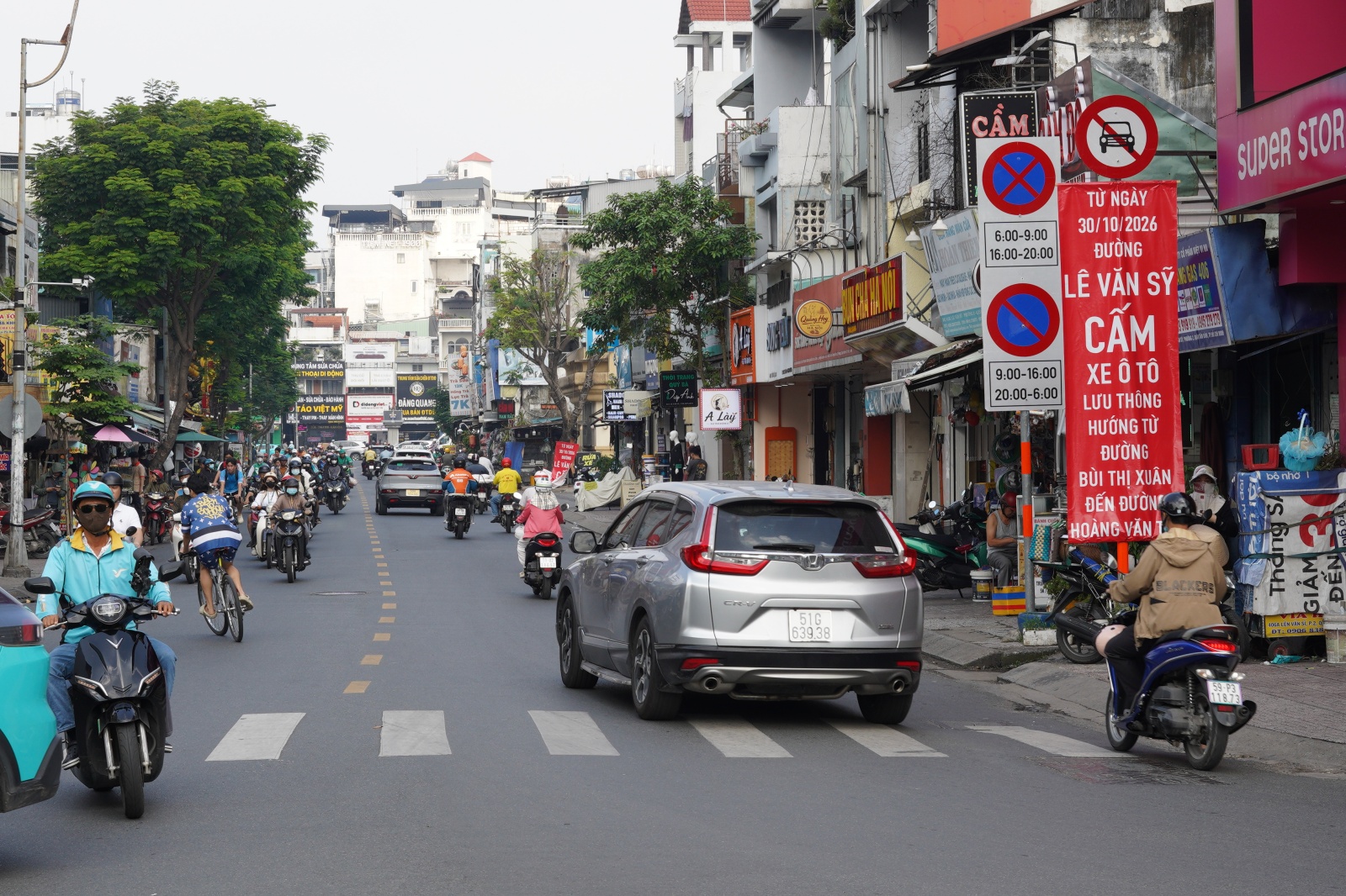 Điều chỉnh giao th&ocirc;ng quanh s&acirc;n bay T&acirc;n Sơn Nhất, nhiều t&agrave;i xế ngỡ ng&agrave;ng đi v&agrave;o đường cấm- Ảnh 3.