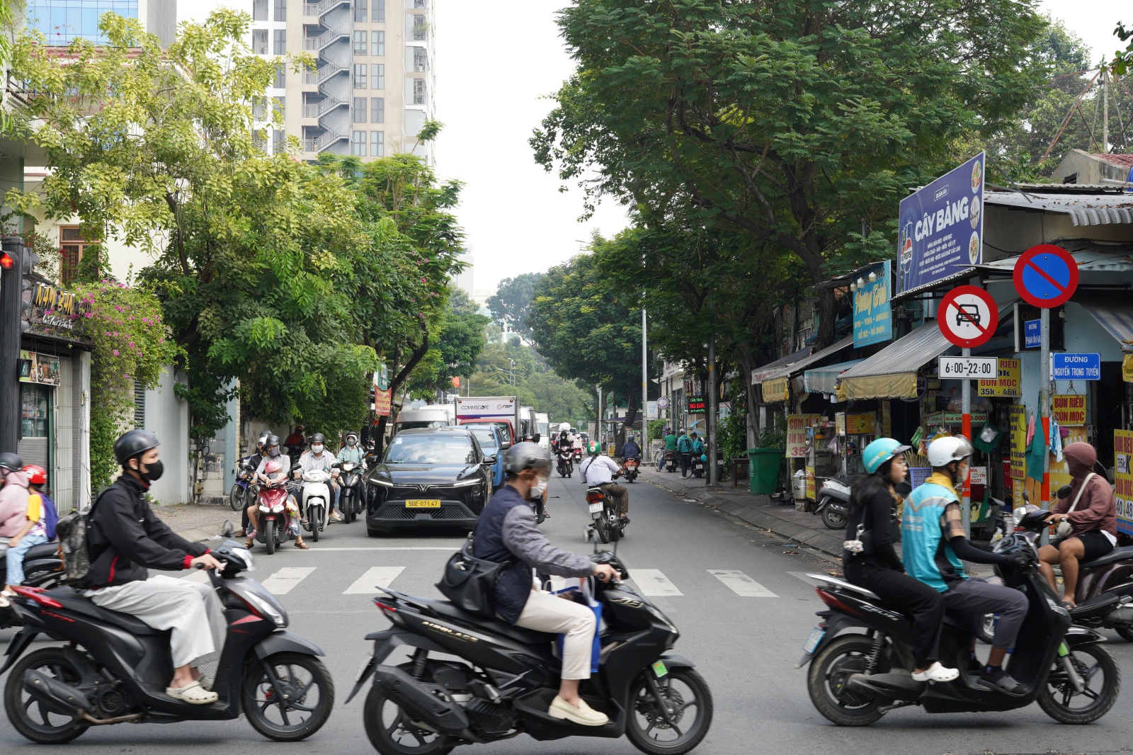 Điều chỉnh giao th&ocirc;ng quanh s&acirc;n bay T&acirc;n Sơn Nhất, nhiều t&agrave;i xế ngỡ ng&agrave;ng đi v&agrave;o đường cấm- Ảnh 6.