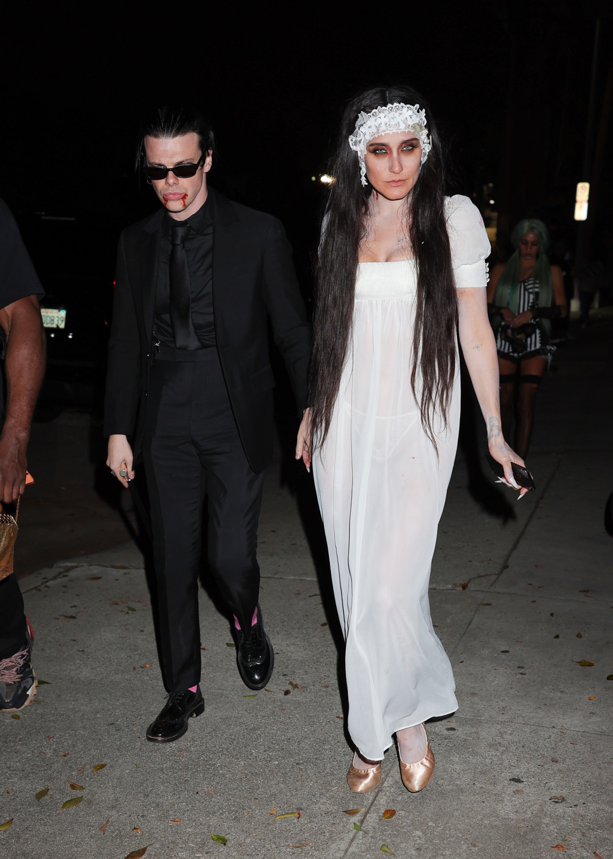 Sao USUK chơi lớn Halloween: Paris Hilton b&ecirc; trăn sống h&oacute;a Britney Spears, Kim Kardashian h&oacute;a trang th&agrave;nh ch&iacute;nh... con g&aacute;i m&igrave;nh!- Ảnh 14.