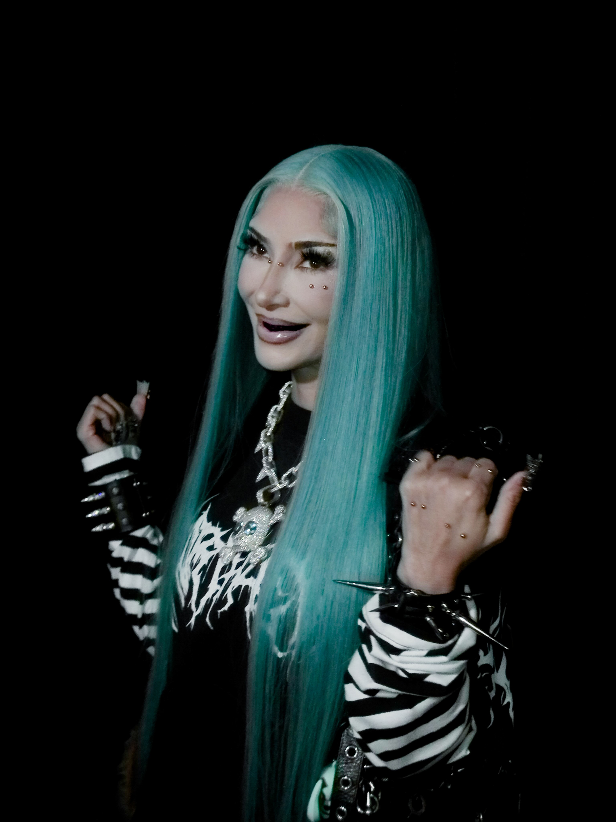 Sao USUK chơi lớn Halloween: Paris Hilton b&ecirc; trăn sống h&oacute;a Britney Spears, Kim Kardashian h&oacute;a trang th&agrave;nh ch&iacute;nh... con g&aacute;i m&igrave;nh!- Ảnh 3.