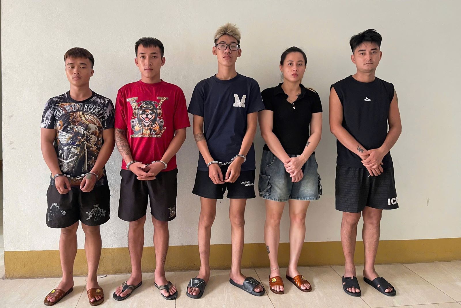 Vũ Thị Lan Anh SN 1996 v&agrave; chồng đ&atilde; ra đầu th&uacute;- Ảnh 1.