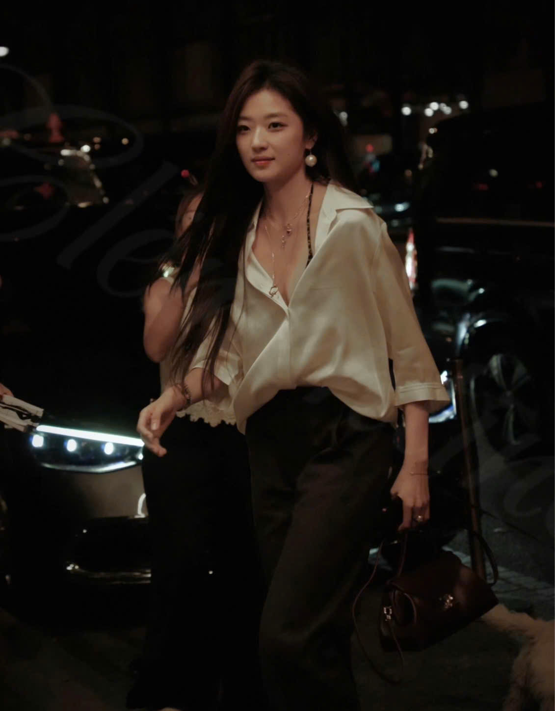 Flora tho&aacute;t hẳn Đầu Xu&acirc;n Tươi S&aacute;ng, b&ugrave;ng nổ &ldquo;b&aacute; kh&iacute;&rdquo; tại fashion week- Ảnh 1.