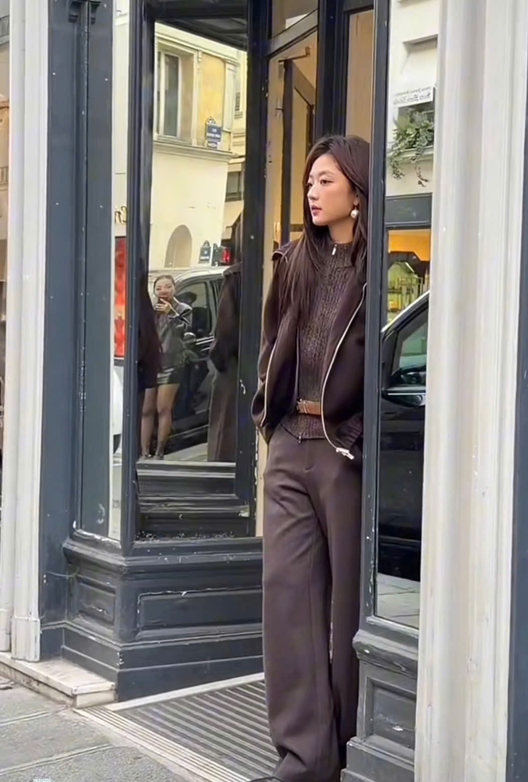 Flora tho&aacute;t hẳn Đầu Xu&acirc;n Tươi S&aacute;ng, b&ugrave;ng nổ &ldquo;b&aacute; kh&iacute;&rdquo; tại fashion week- Ảnh 3.