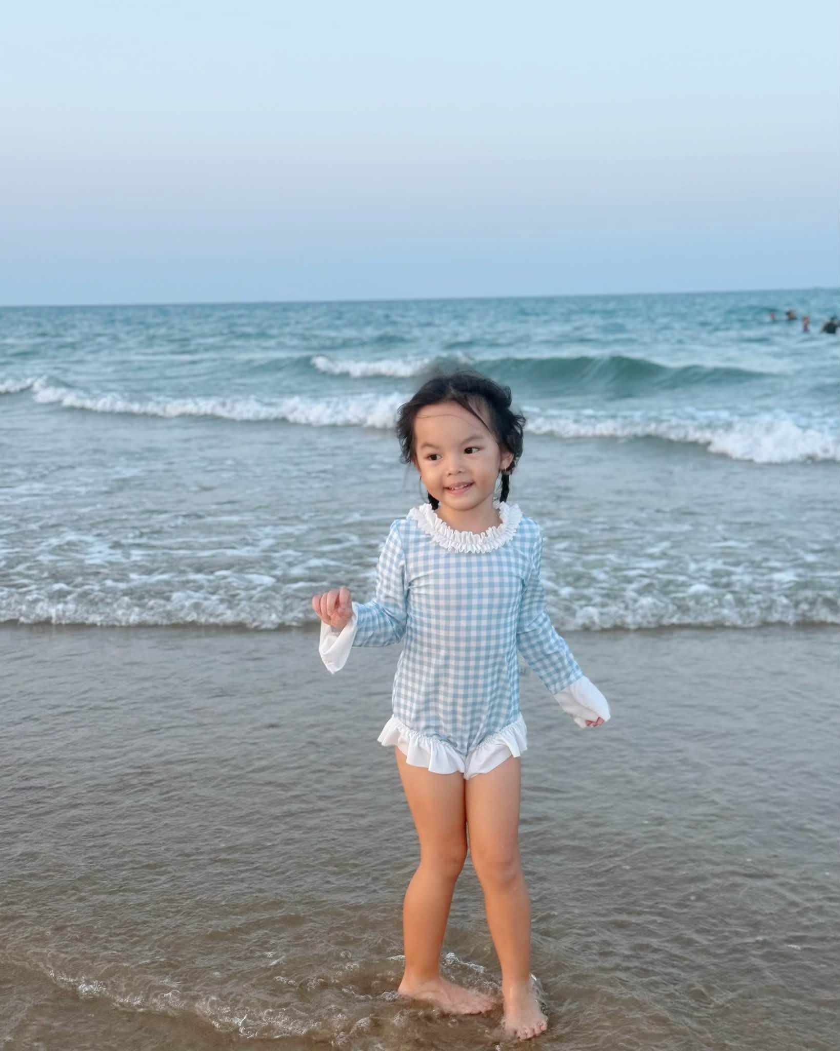 Con g&aacute;i Phạm Quỳnh Anh xinh xắn giống mẹ như hai giọt nước, học tiếng Trung với bố mỗi tối- Ảnh 4.