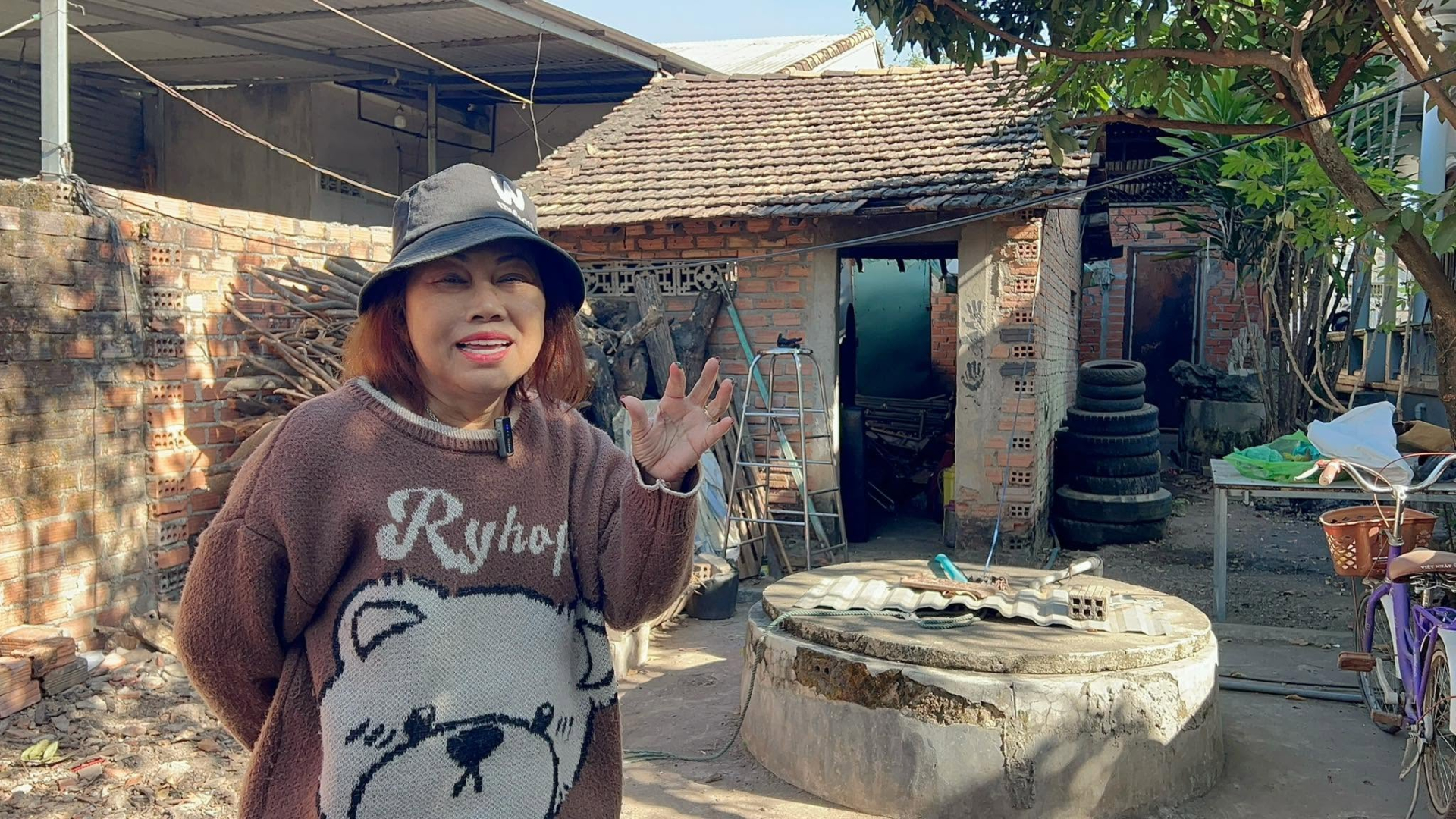 Nữ nghệ sĩ đ&igrave;nh đ&aacute;m bỏ TP.HCM về đi b&aacute;n đồ ăn ở Kon Tum- Ảnh 2.