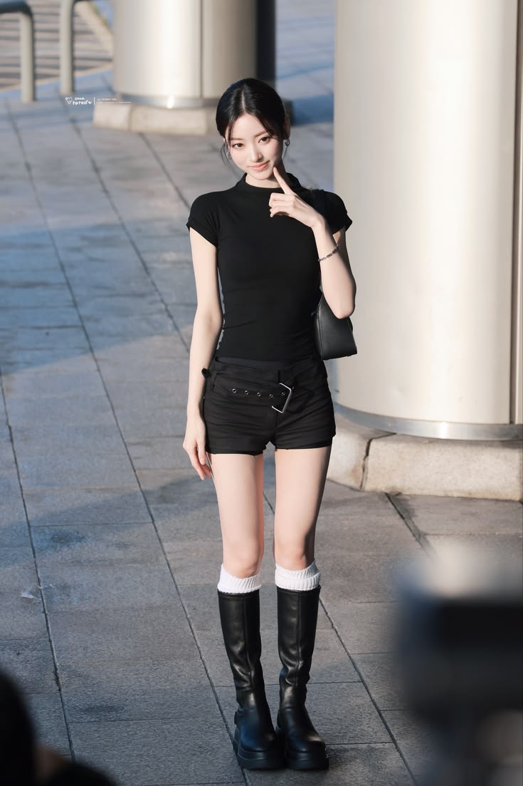 Tiểu mỹ nh&acirc;n 2k5 khiến "hung thần" Getty Images bất lực: Ống k&iacute;nh chẳng t&igrave;m nổi g&oacute;c d&igrave;m, kho&aacute;c g&igrave; l&ecirc;n người cũng cuốn- Ảnh 7.