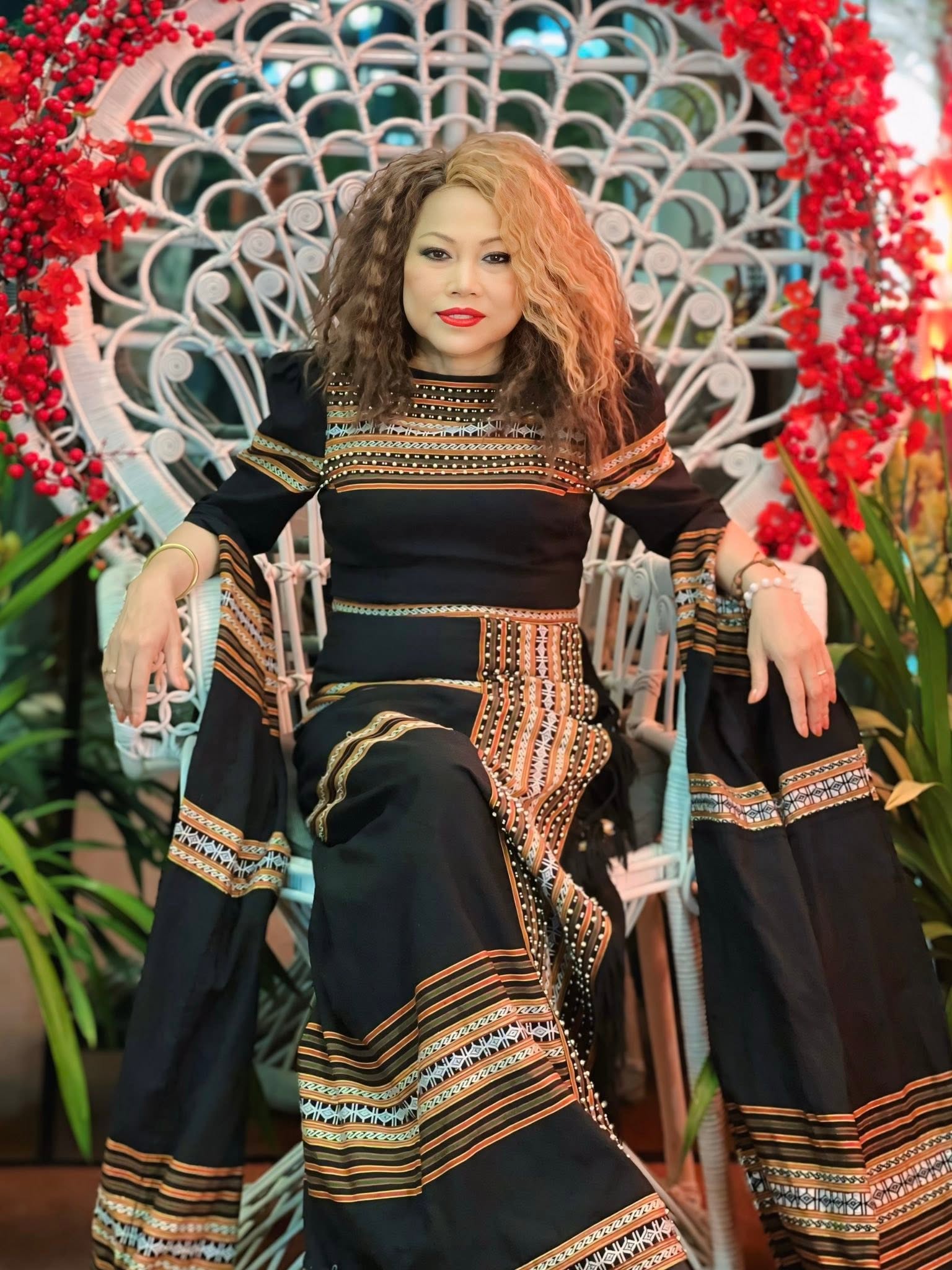 Nữ nghệ sĩ đ&igrave;nh đ&aacute;m bỏ TP.HCM về đi b&aacute;n đồ ăn ở Kon Tum- Ảnh 1.