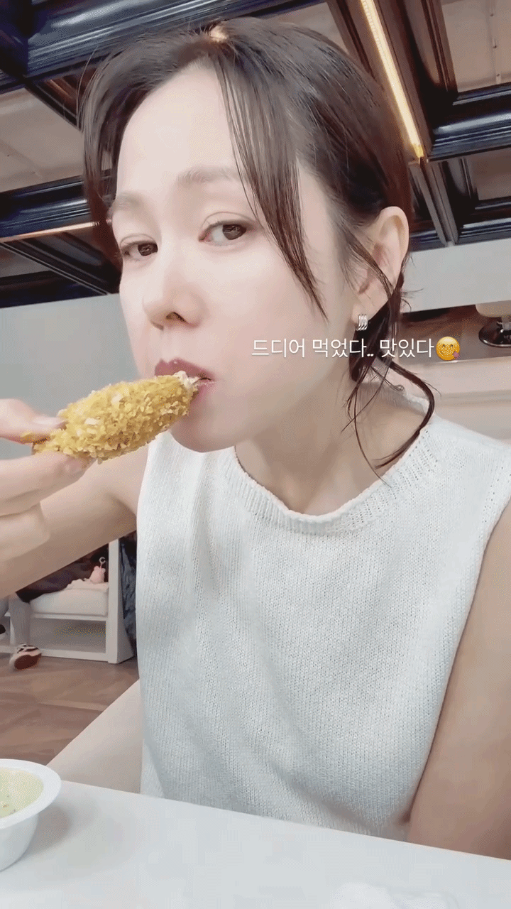 Son Ye Jin đ&aacute;nh mất h&igrave;nh tượng "ngọc nữ", ch&igrave;m s&acirc;u trong cơn b&atilde;o chỉ tr&iacute;ch- Ảnh 1.