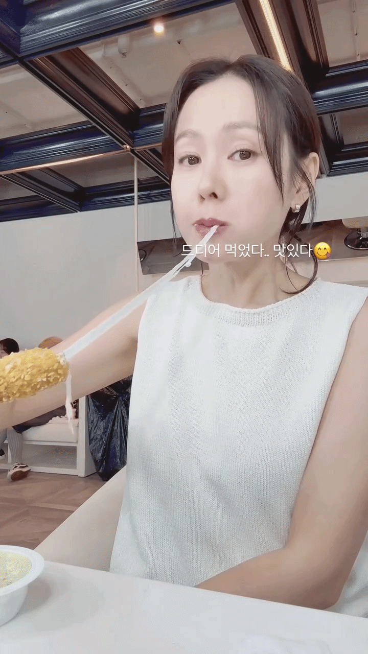 Son Ye Jin đ&aacute;nh mất h&igrave;nh tượng "ngọc nữ", ch&igrave;m s&acirc;u trong cơn b&atilde;o chỉ tr&iacute;ch- Ảnh 2.