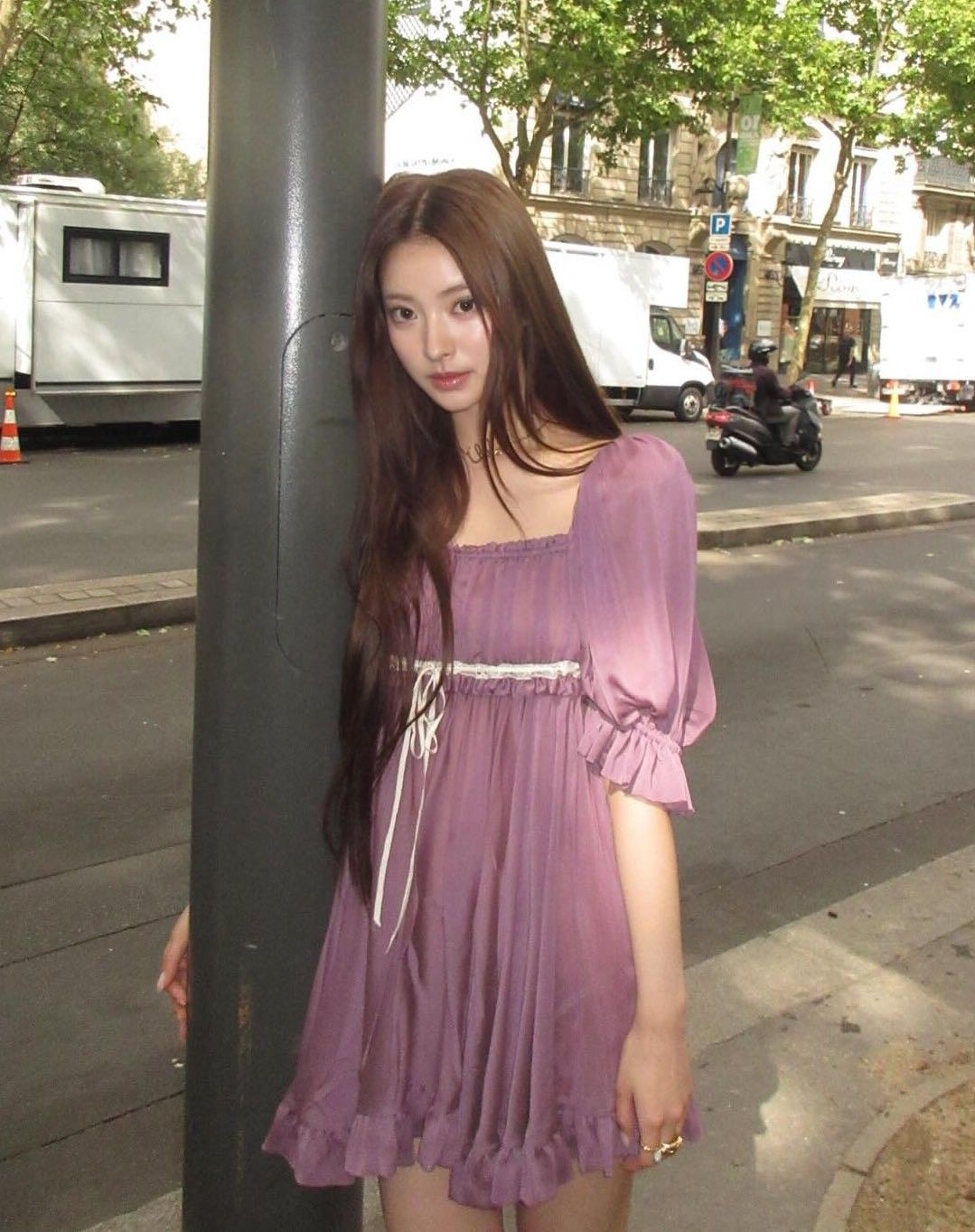 Tiểu mỹ nh&acirc;n 2k5 khiến "hung thần" Getty Images bất lực: Ống k&iacute;nh chẳng t&igrave;m nổi g&oacute;c d&igrave;m, kho&aacute;c g&igrave; l&ecirc;n người cũng cuốn- Ảnh 5.