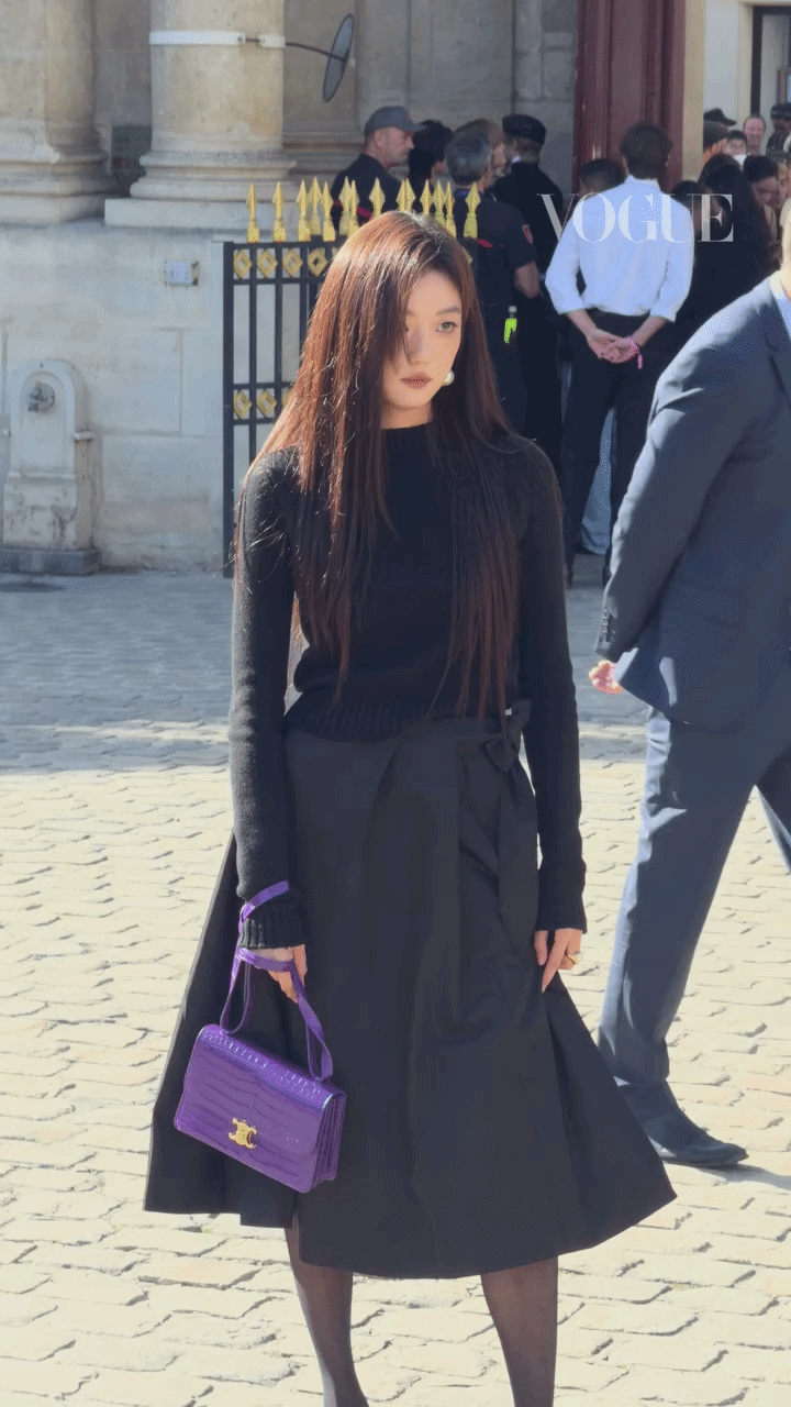 Flora tho&aacute;t hẳn Đầu Xu&acirc;n Tươi S&aacute;ng, b&ugrave;ng nổ &ldquo;b&aacute; kh&iacute;&rdquo; tại fashion week- Ảnh 9.