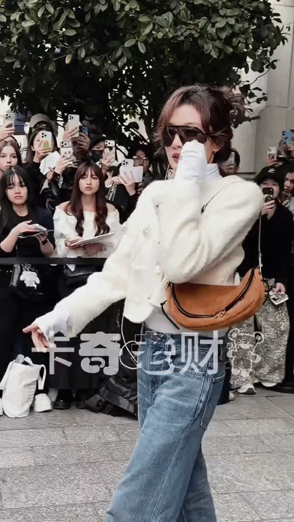 Flora tho&aacute;t hẳn Đầu Xu&acirc;n Tươi S&aacute;ng, b&ugrave;ng nổ &ldquo;b&aacute; kh&iacute;&rdquo; tại fashion week- Ảnh 6.