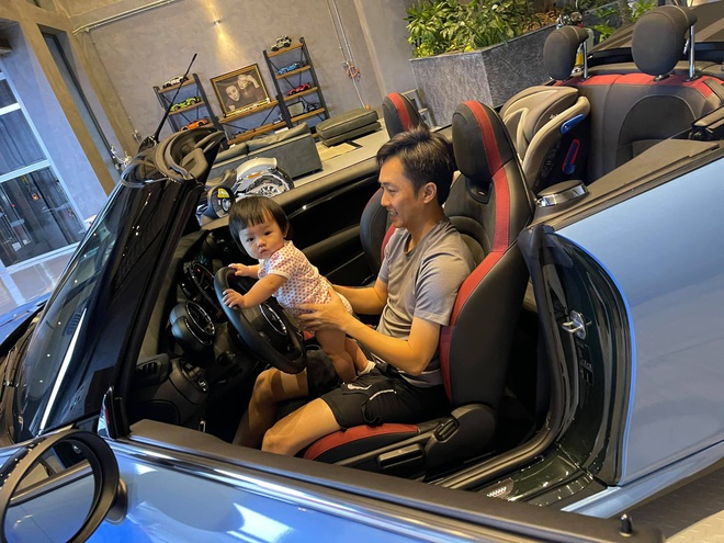 Đ&agrave;m Thu Trang bận đi sắm đồ nội thất, Cường Đ&ocirc; La tr&ocirc;ng con đ&uacute;ng chuẩn nh&agrave; gi&agrave;u, đưa con đi ngắm si&ecirc;u xe mới chịu- Ảnh 9.