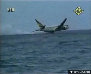 Một m&aacute;y bay bị cướp lao xuống biển với tốc độ 320 km/h: 125 người bỏ mạng dưới l&agrave;n nước xanh- Ảnh 2.