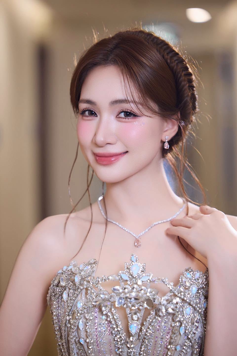 B&agrave;i h&aacute;t Việt được vang l&ecirc;n ở loạt sự kiện quốc gia: Kỷ lục 328 triệu views vang danh quốc tế, ca sĩ đắt show từ Nam ra Bắc - Ảnh 1.
