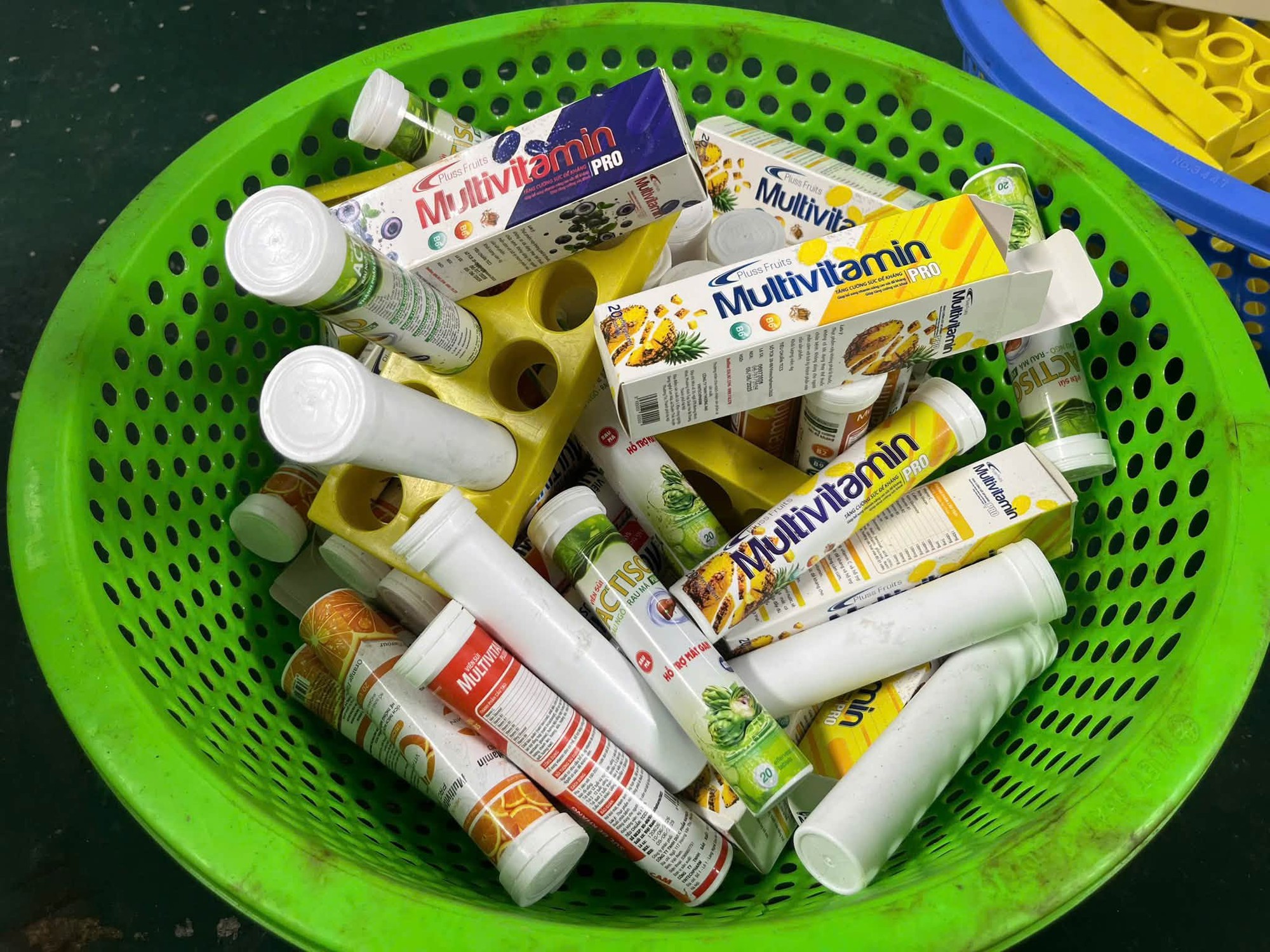 Ra quyết định khởi tố h&agrave;ng loạt Gi&aacute;m đốc, nh&acirc;n vi&ecirc;n C&ocirc;ng ty Dược &ndash; Mỹ phẩm Vintechpharm - Ảnh 3.