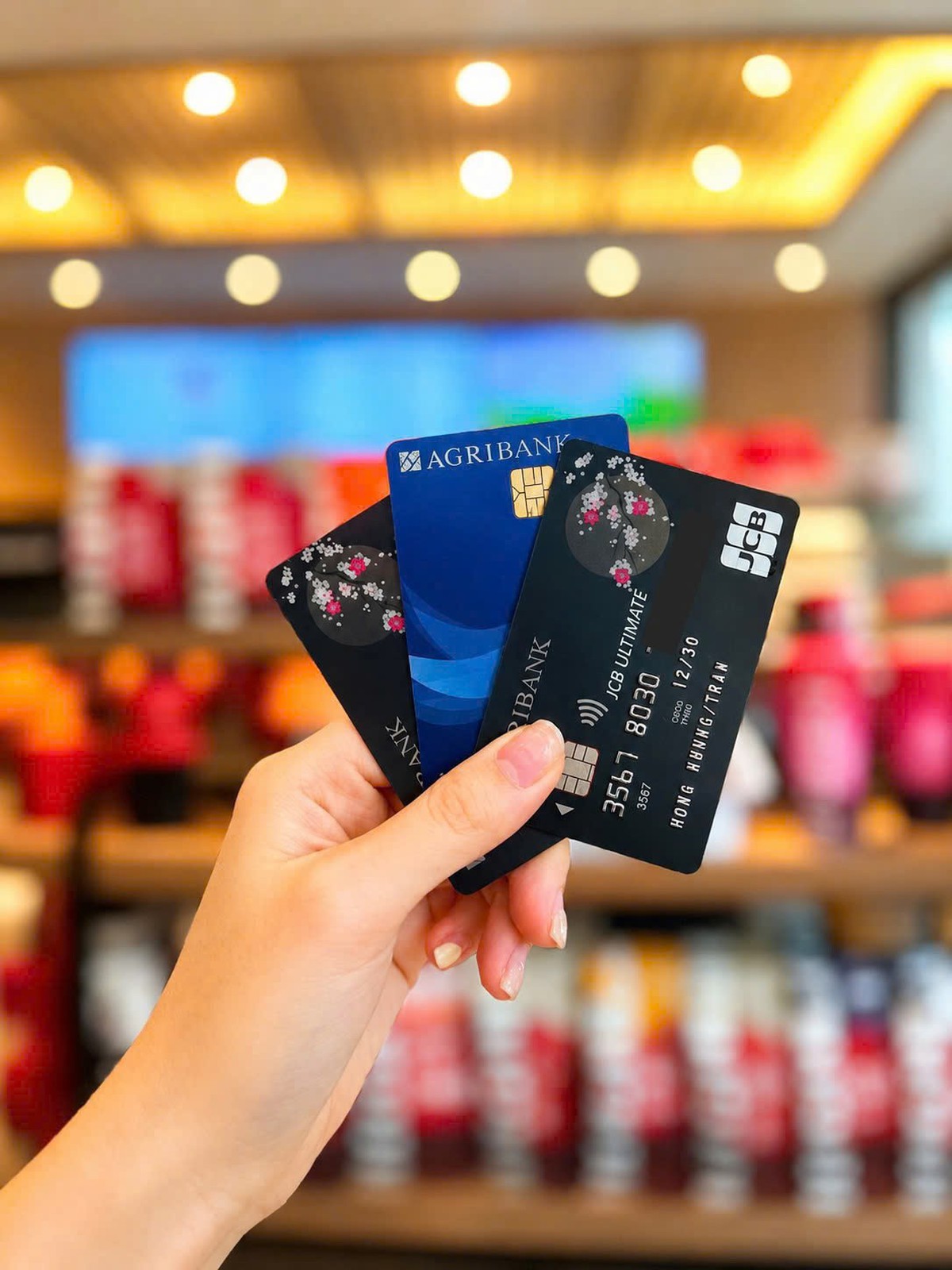 Ch&iacute;nh thức từ h&ocirc;m nay: Loạt ng&acirc;n h&agrave;ng Agribank, VietinBank, HSBC,... &aacute;p dụng quy định mới về tiền gửi, ph&iacute; thẻ- Ảnh 2.