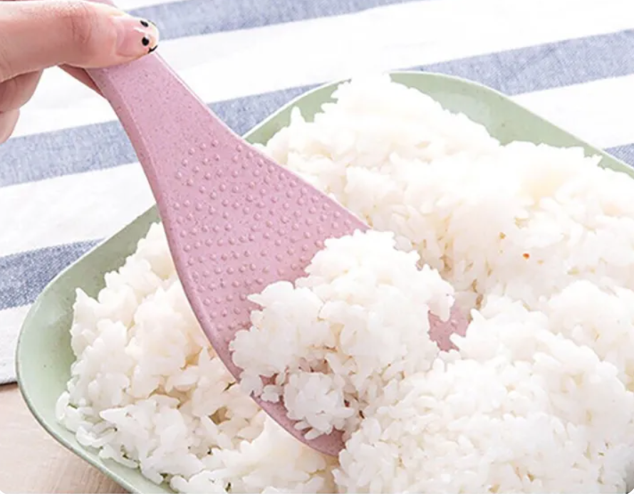 Lời khuy&ecirc;n cho những gia đ&igrave;nh đang d&ugrave;ng th&igrave;a nhựa để xới cơm- Ảnh 1.