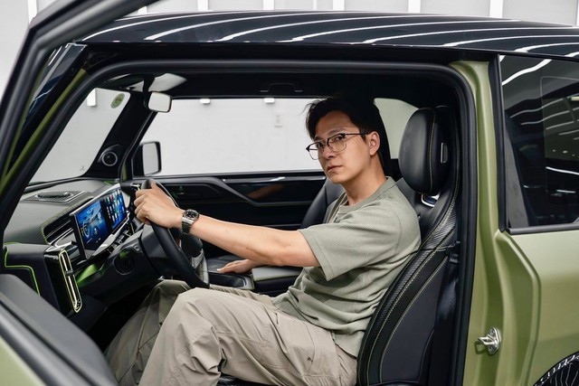 Thu nhập của Ph&oacute; Chủ nhiệm CLB th&agrave;nh phố được đề cử đẹp nhất thế giới- Ảnh 9.