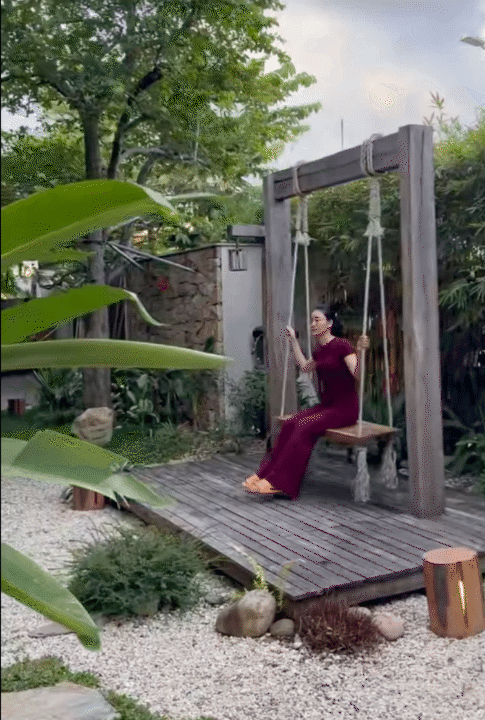 Ng&ocirc;i nh&agrave; 450m2 của vợ chồng H&agrave; Tĩnh như resort thu nhỏ: Khu vườn nhiệt đới bao quanh, cả căn nh&agrave; phủ 70% k&iacute;nh, g&oacute;c n&agrave;o cũng c&oacute; view &ldquo;triệu đ&ocirc;&rdquo;- Ảnh 7.