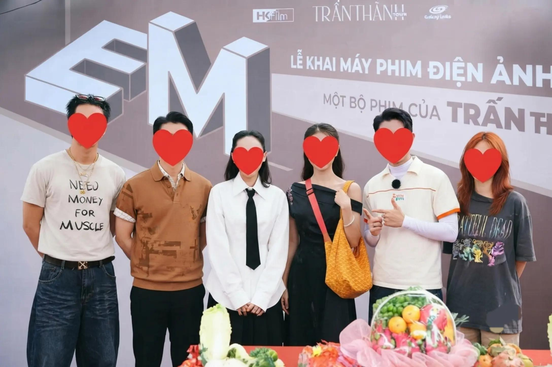Phim Tết Trấn Thành lộ ảnh hậu trường nét căng, 1 streamer 5 triệu fan lập tức bị réo tên - Ảnh 5.