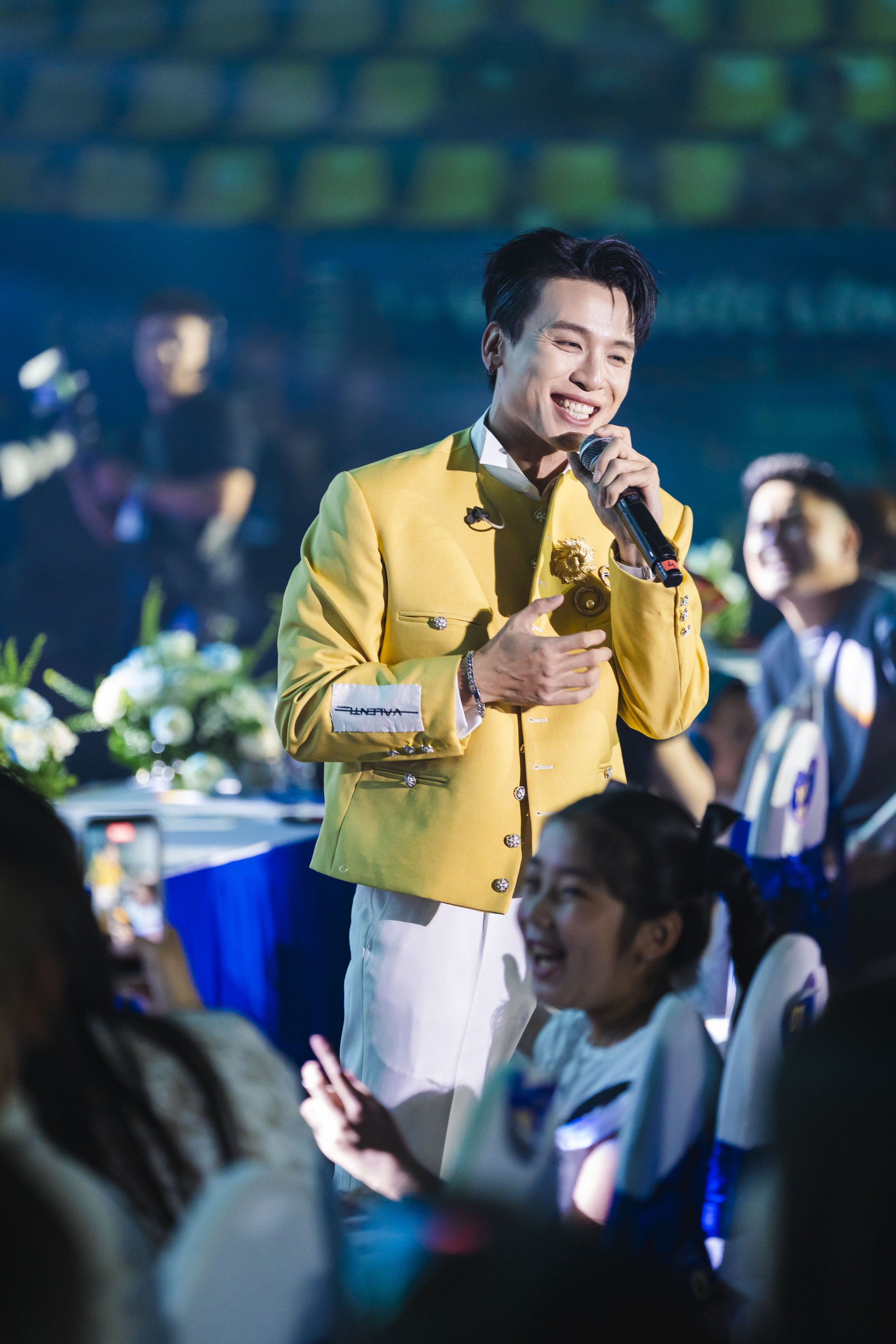 H&ograve;a Minzy xinh như c&ocirc;ng ch&uacute;a, Phan Mạnh Quỳnh - Qu&aacute;ch Văn Thơm mang loạt hit thăng hoa tại WeFamily Awards - Ảnh 12.