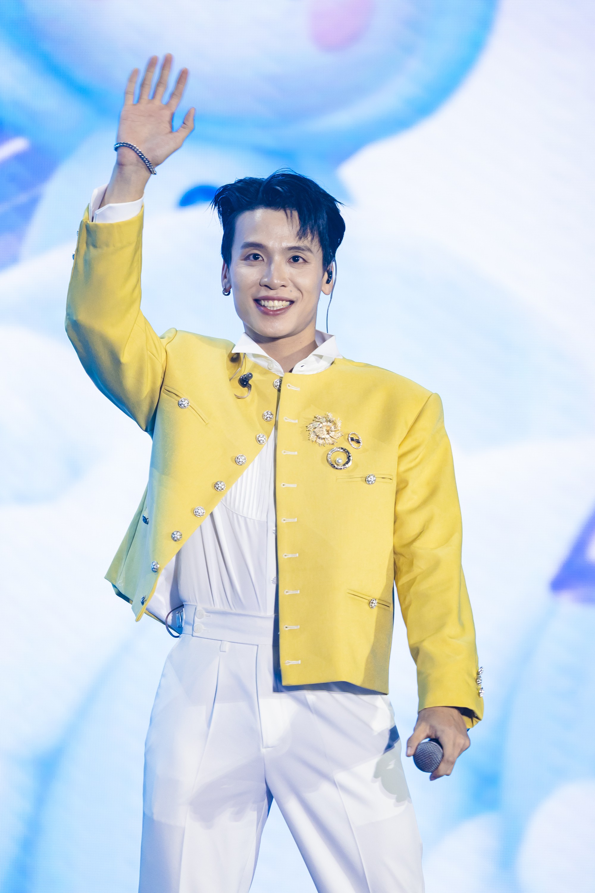 H&ograve;a Minzy xinh như c&ocirc;ng ch&uacute;a, Phan Mạnh Quỳnh - Qu&aacute;ch Văn Thơm mang loạt hit thăng hoa tại WeFamily Awards - Ảnh 11.